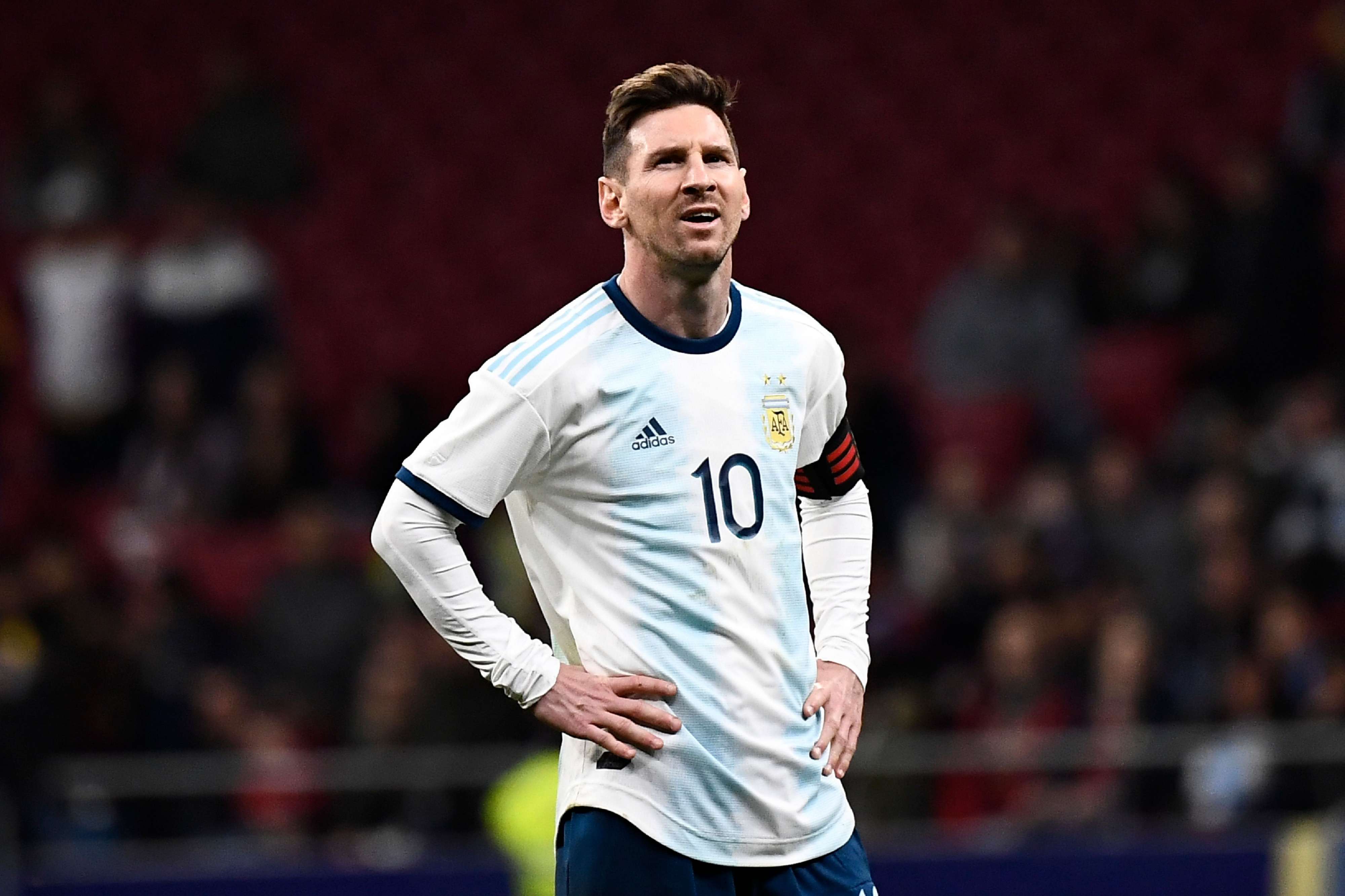 ميسي يعاني في التألق مع منتخب بلاده