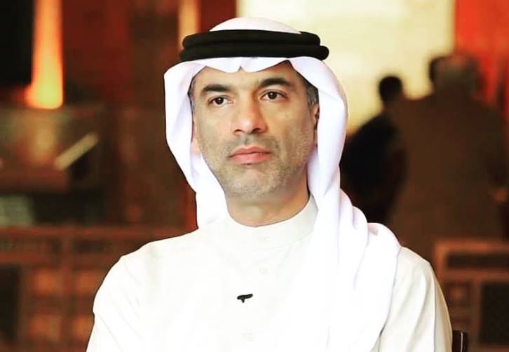 عبدالله العويس رئيس دائرة الثقافة والإعلام بالشارقة (الصورة من صفحة الدائرة على فيسبوك) 