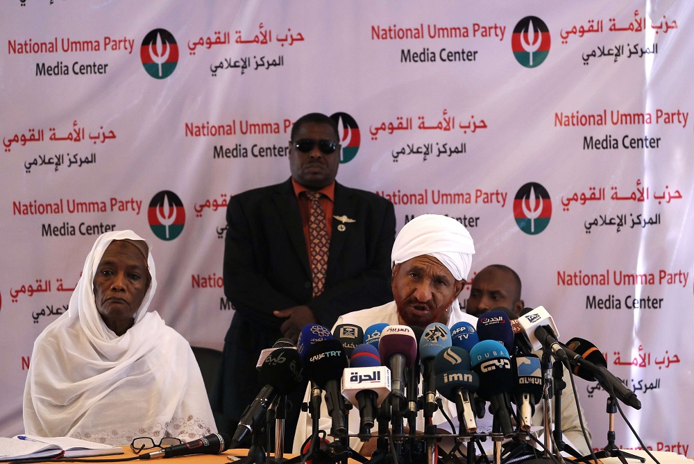 رئيس حزب الامة الصادق المهدي