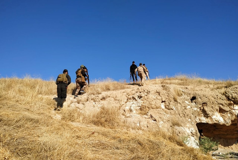 عناصر من الحشد الشعبي قرب الحدود العراقية السورية