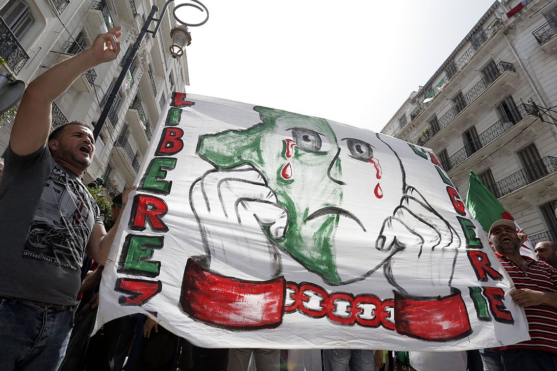 إطلاق سراح سجناء الحراك من أهم المطالب