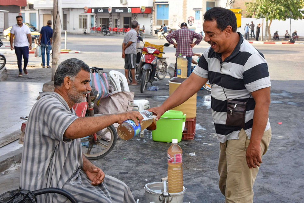 عصير النخيل الطازج 