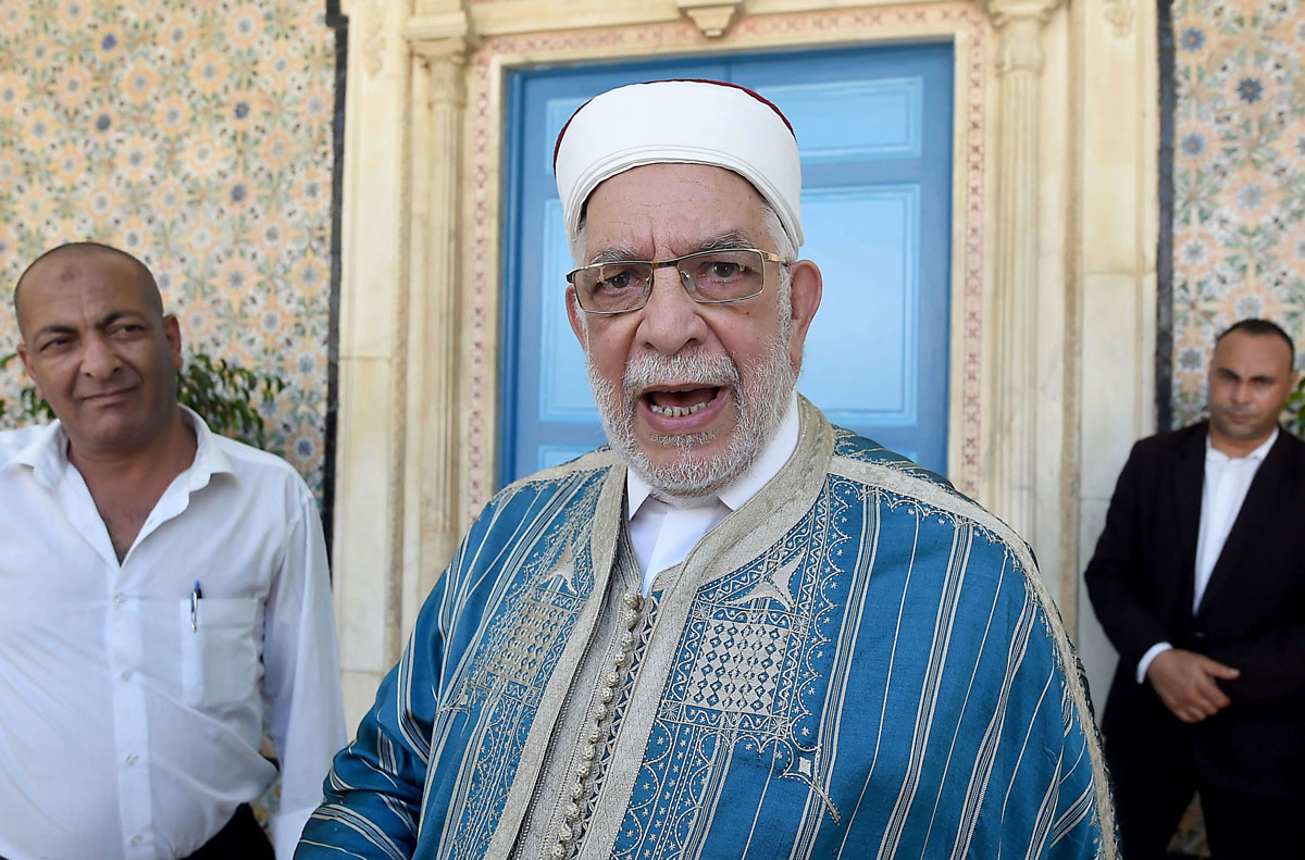 Abdelfattah Mourou (C) arrives to attend the swearing-in ceremony of Tunisia's parliamentary speaker Mohamed Ennaceur as interim president