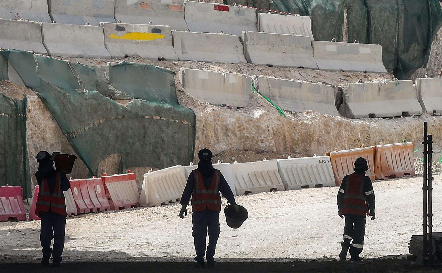 عمال منشئات المونديال في قطر