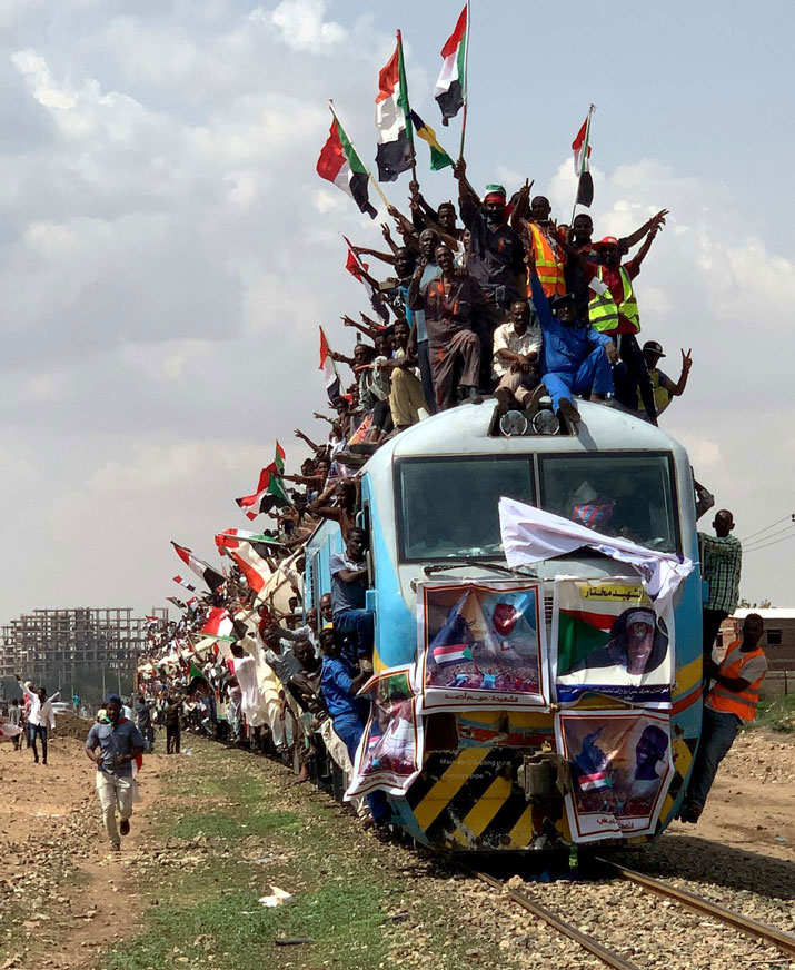 الاحتفالات بتوقيع اتفاق تقاسم السلطة تعم السودان