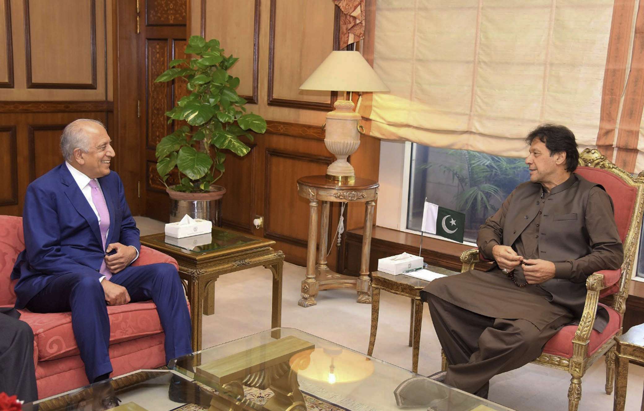 خليل زاد مع 'اتفاق سلام يسمح بالانسحاب'