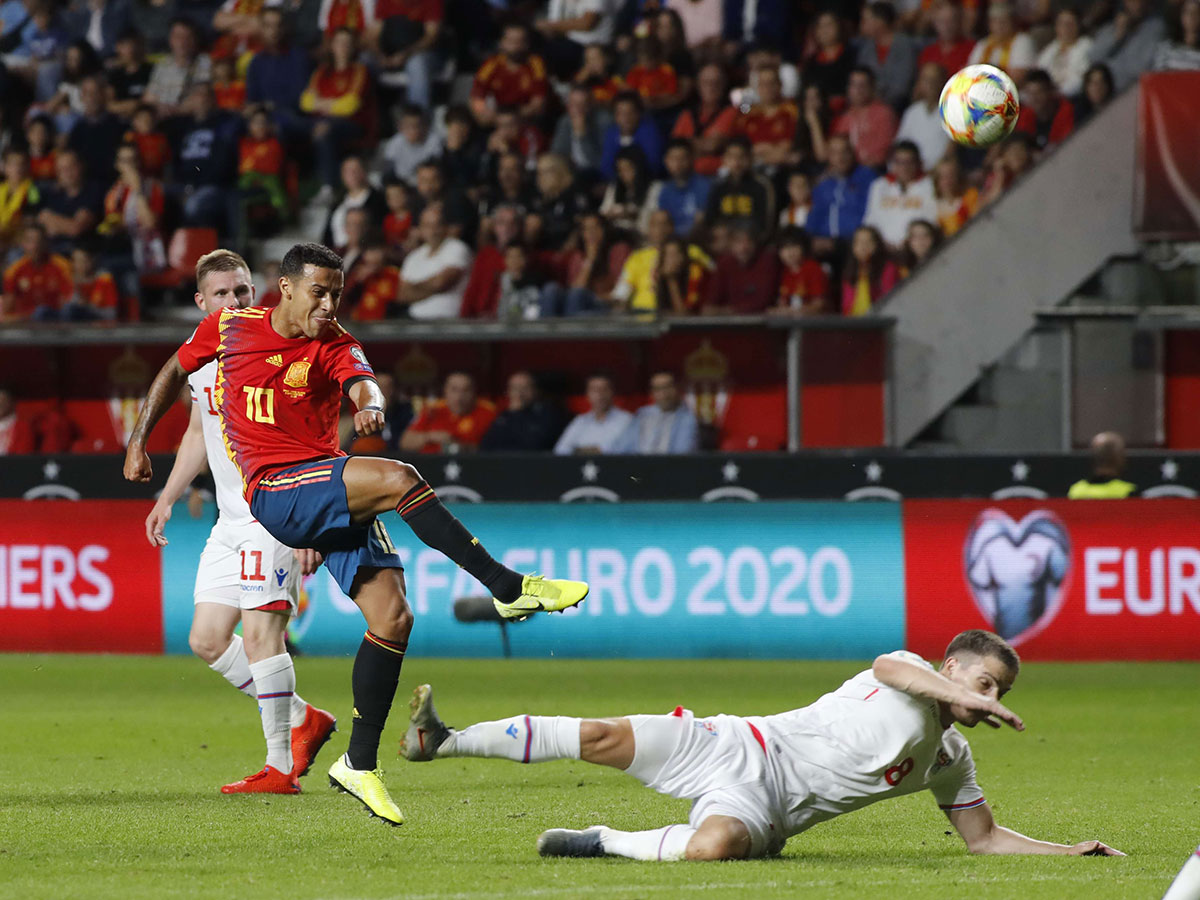  الفوز السادس تواليا لإسبانيا