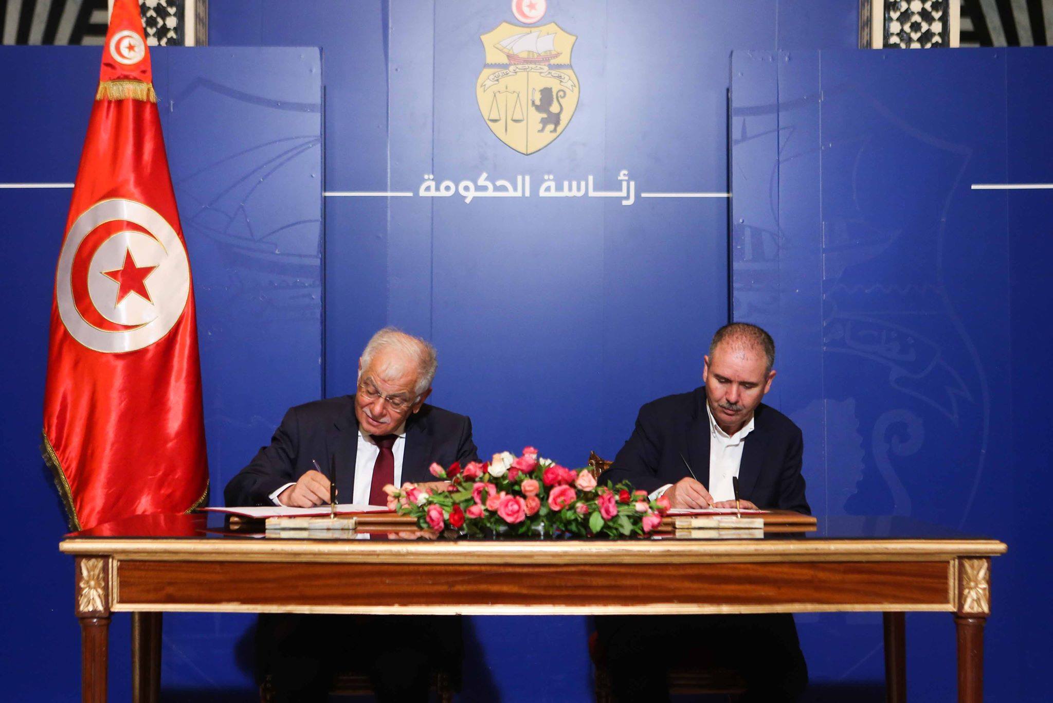 رئيس الحكومة المفوض (يسار) والأمين العام لاتحاد الشغل