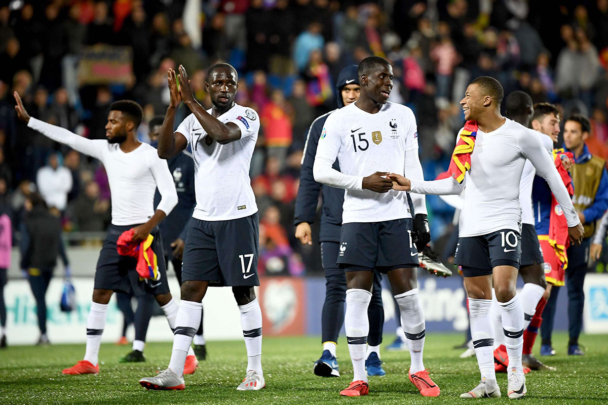 مدرب فرنسا يلوم 'الروزنامات المجنونة'