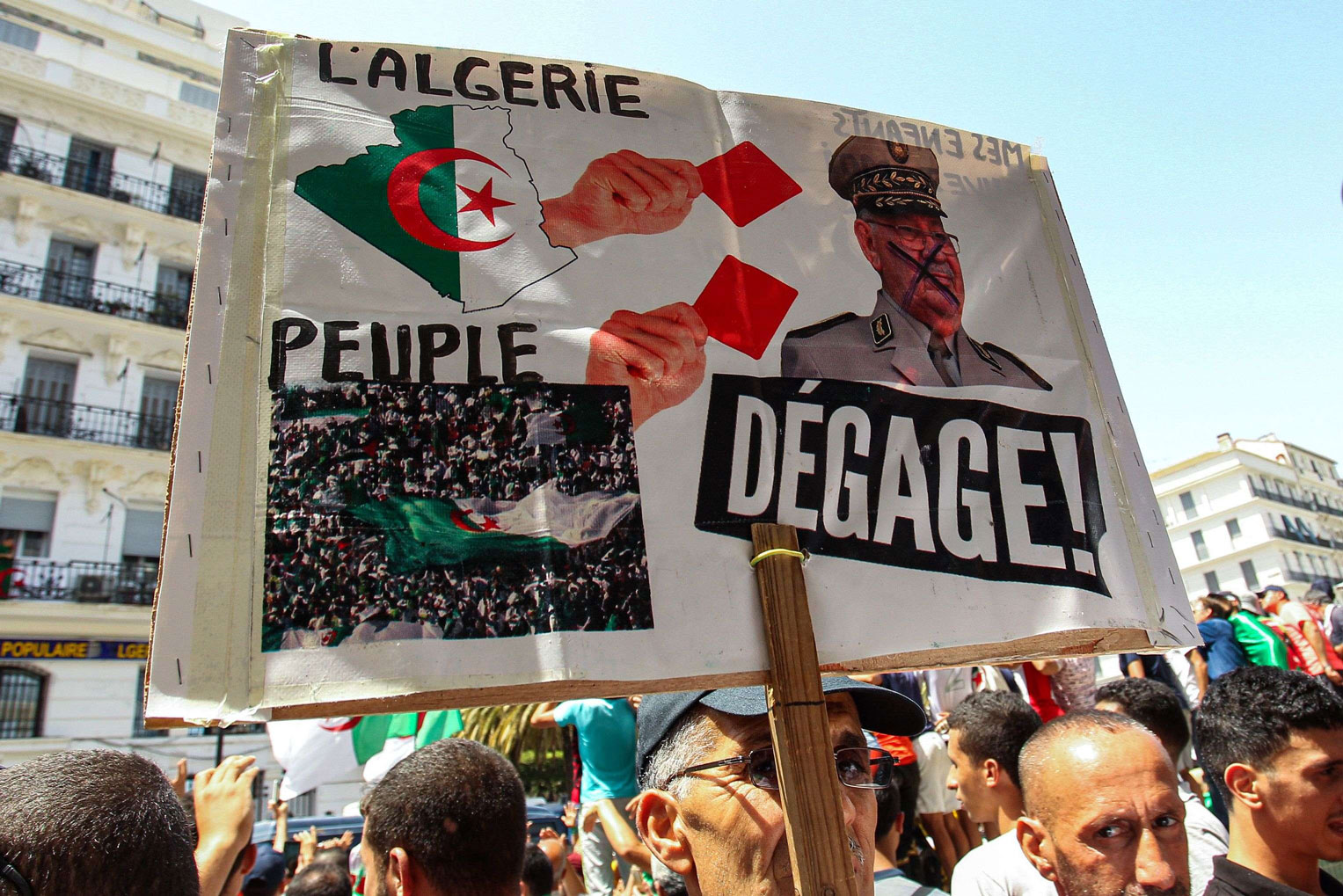 شعار "ارحل" أكثر شعار أزعج الفريق أحمد قايد صالح