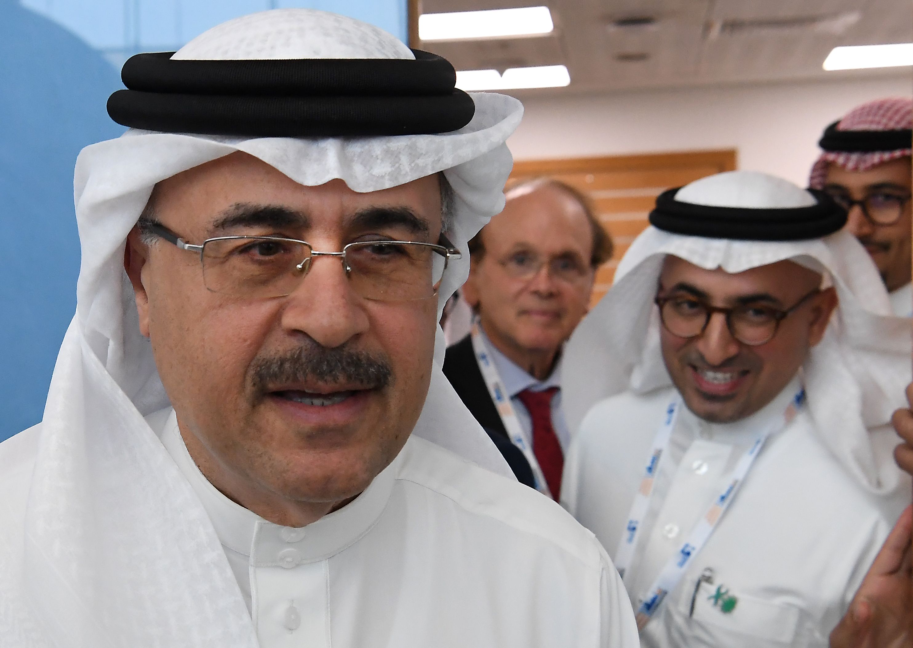 Saudi state oil company Aramco's CEO Amin Nasser (L)