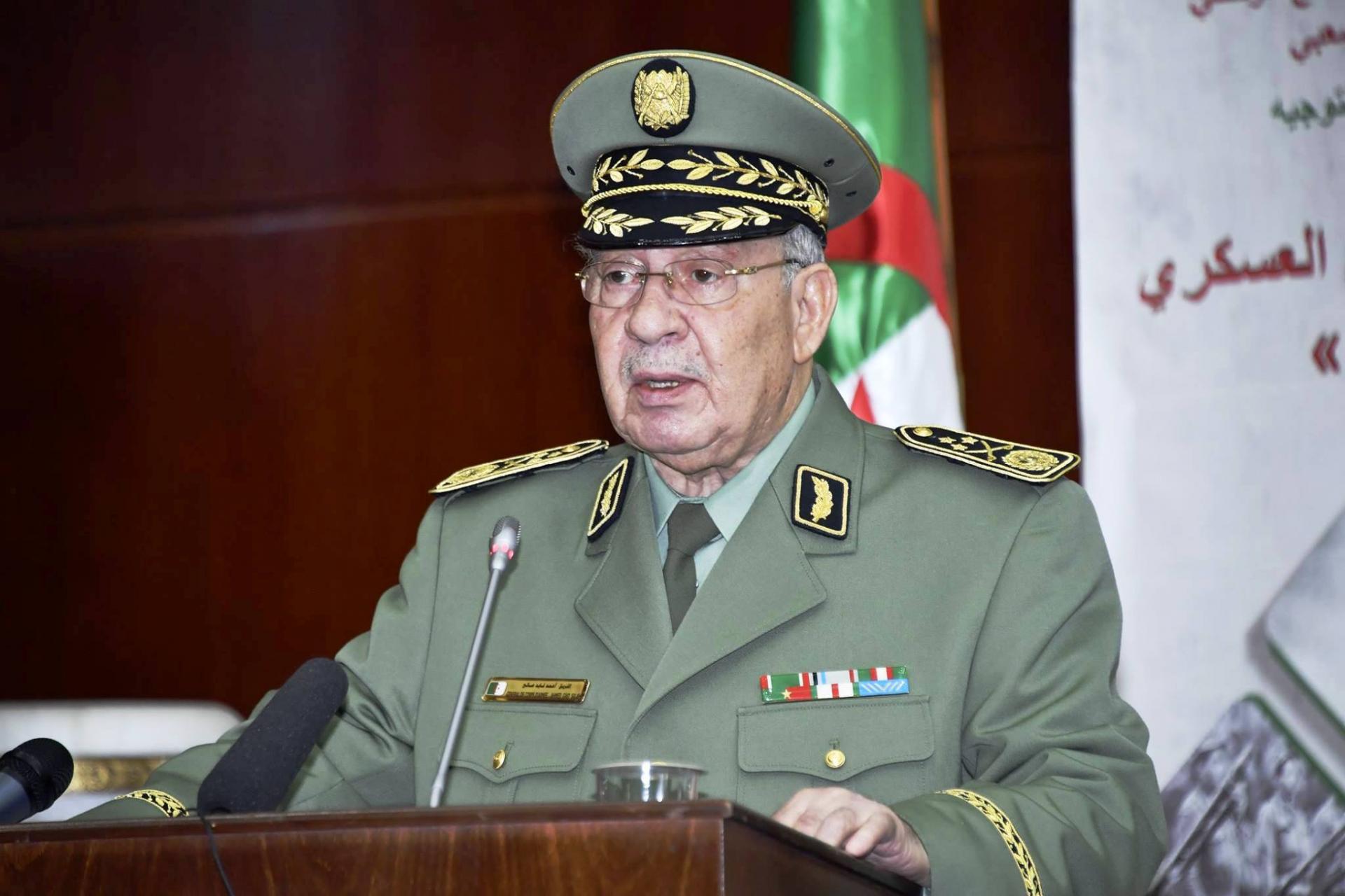 لرئيس أركان الجيش الفريق أحمد قايد صالح