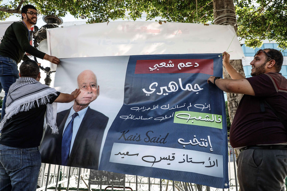 متطوعون يقودون حملة قيس سعيد