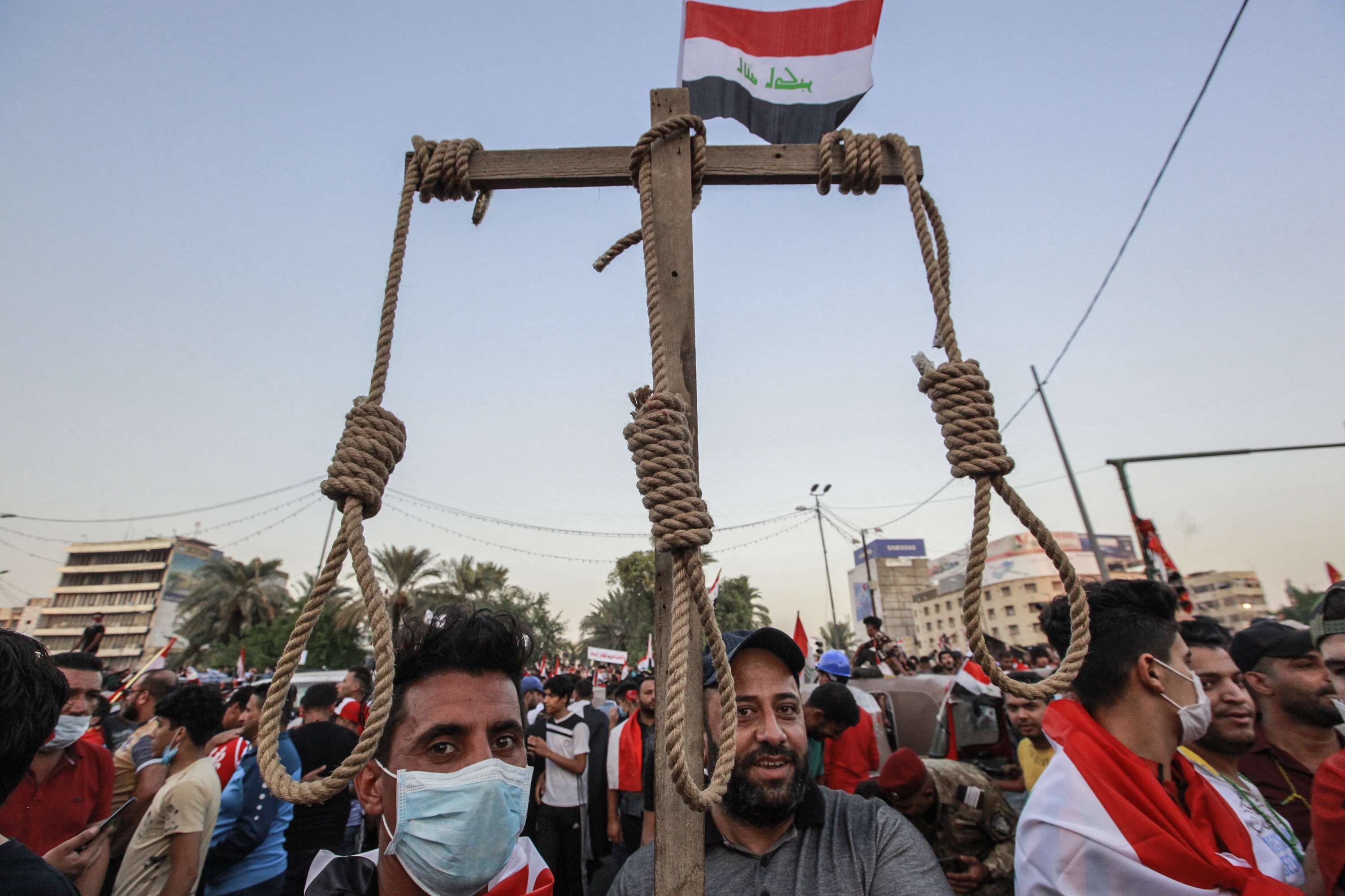 المحتجون يلوحون بمحاسبة المسؤولين في العراق