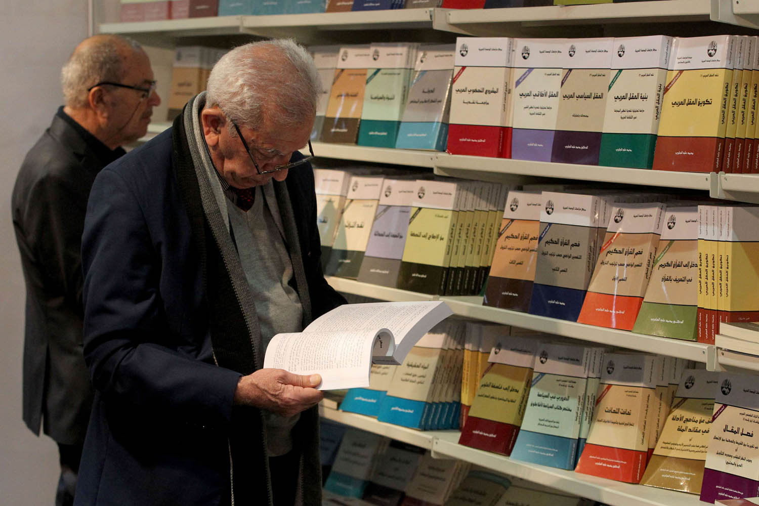 عراقيون في معرض الكتاب في بغداد