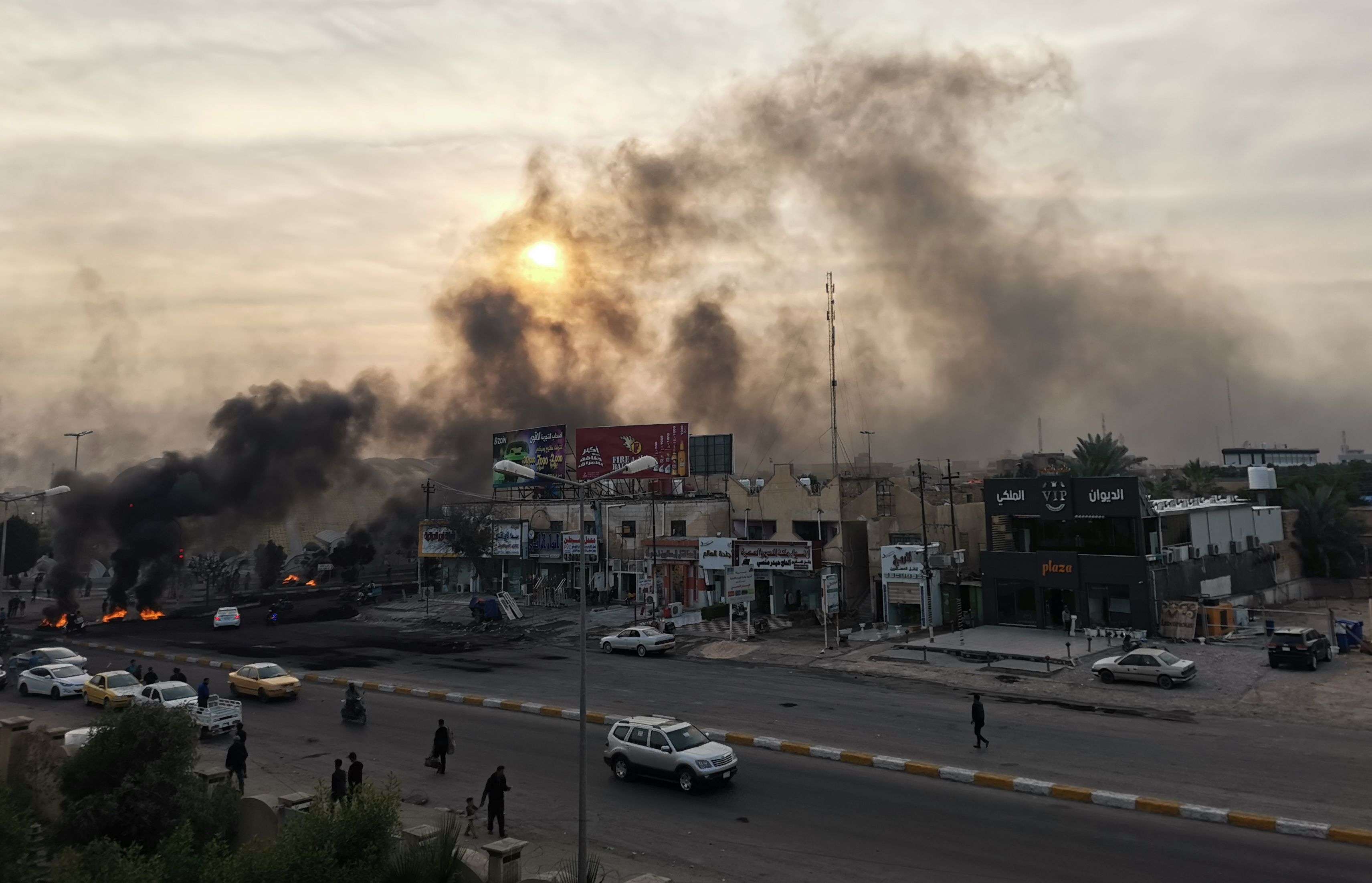 المحتجون يغلقون الطرق المؤدية لحقل النفط بالناصرية