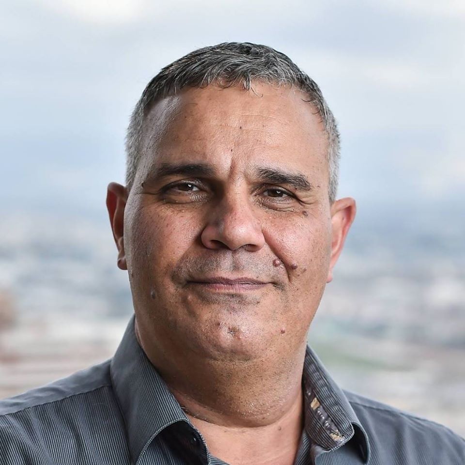 الكاتب الفلسطيني هشام عبده (الصورة من صفحته على فيسبوك) 