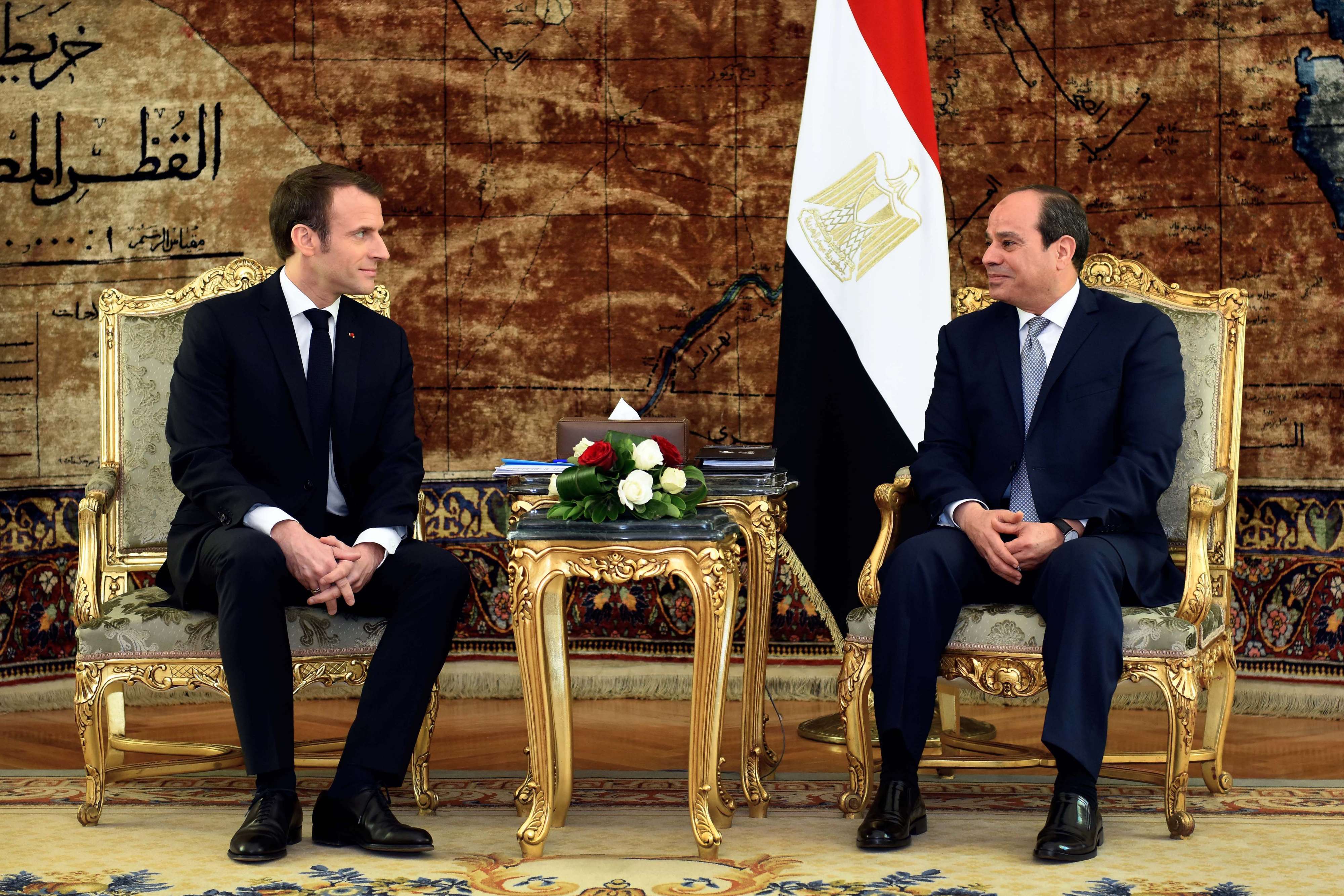 السيسي وماكرون يحذران من تصاعد الخطر في ليبيا