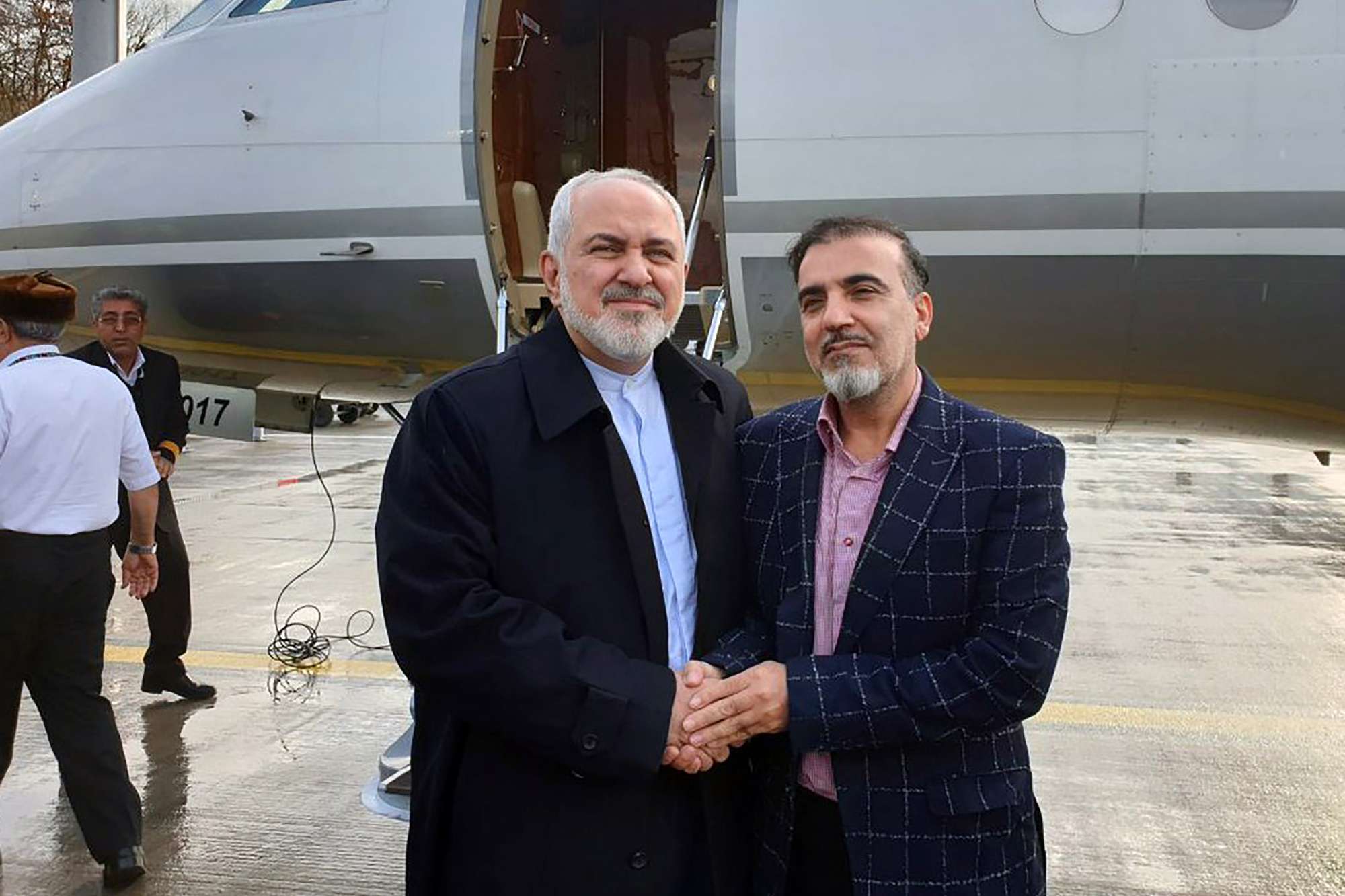 وزير الخارجية الايراني مع مسعود سليماني العالم الإيراني المفرج عنه