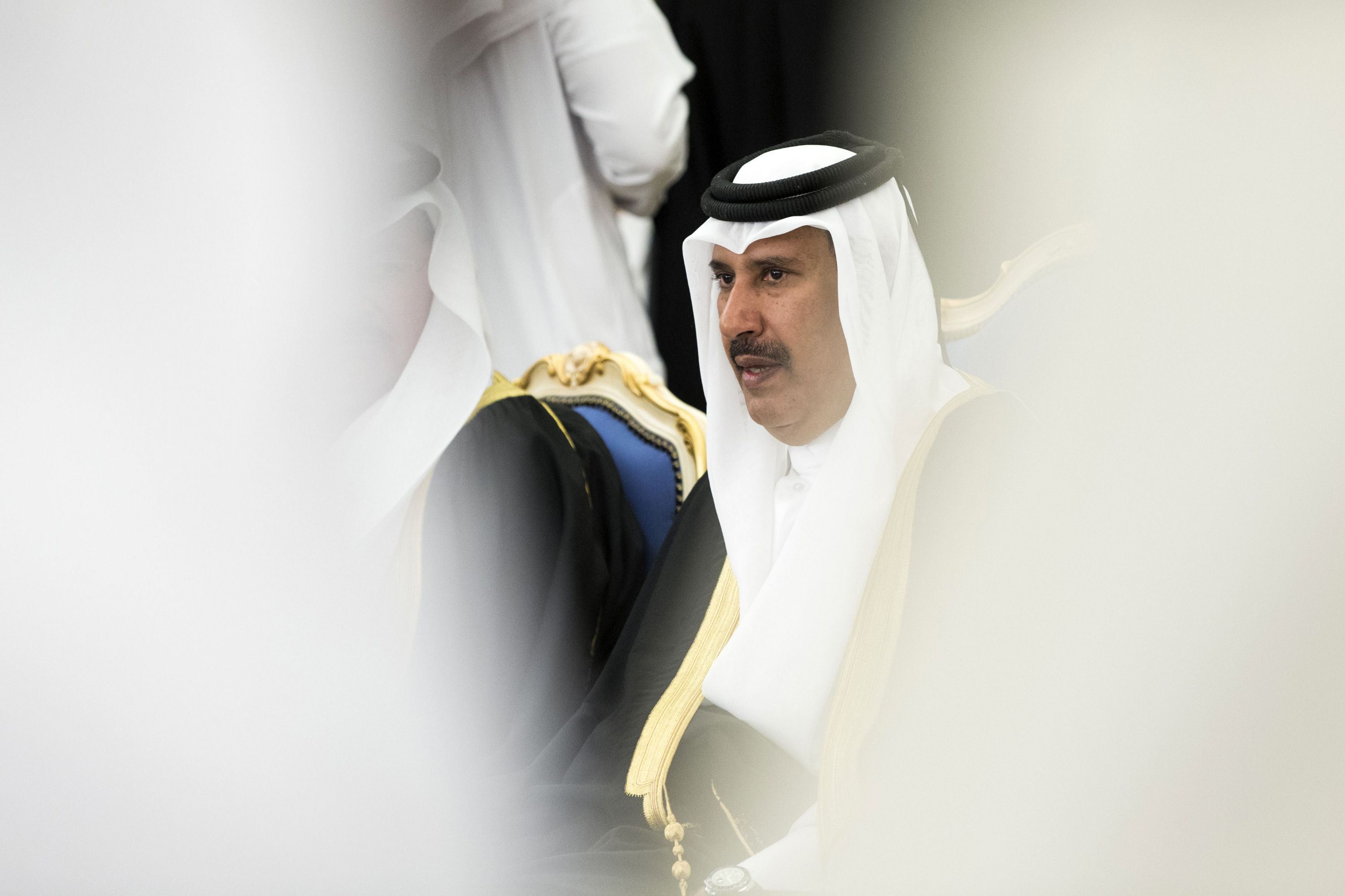 الشيخ حمد بن جاسم مع تكريس الأزمة وليس حلحلتها