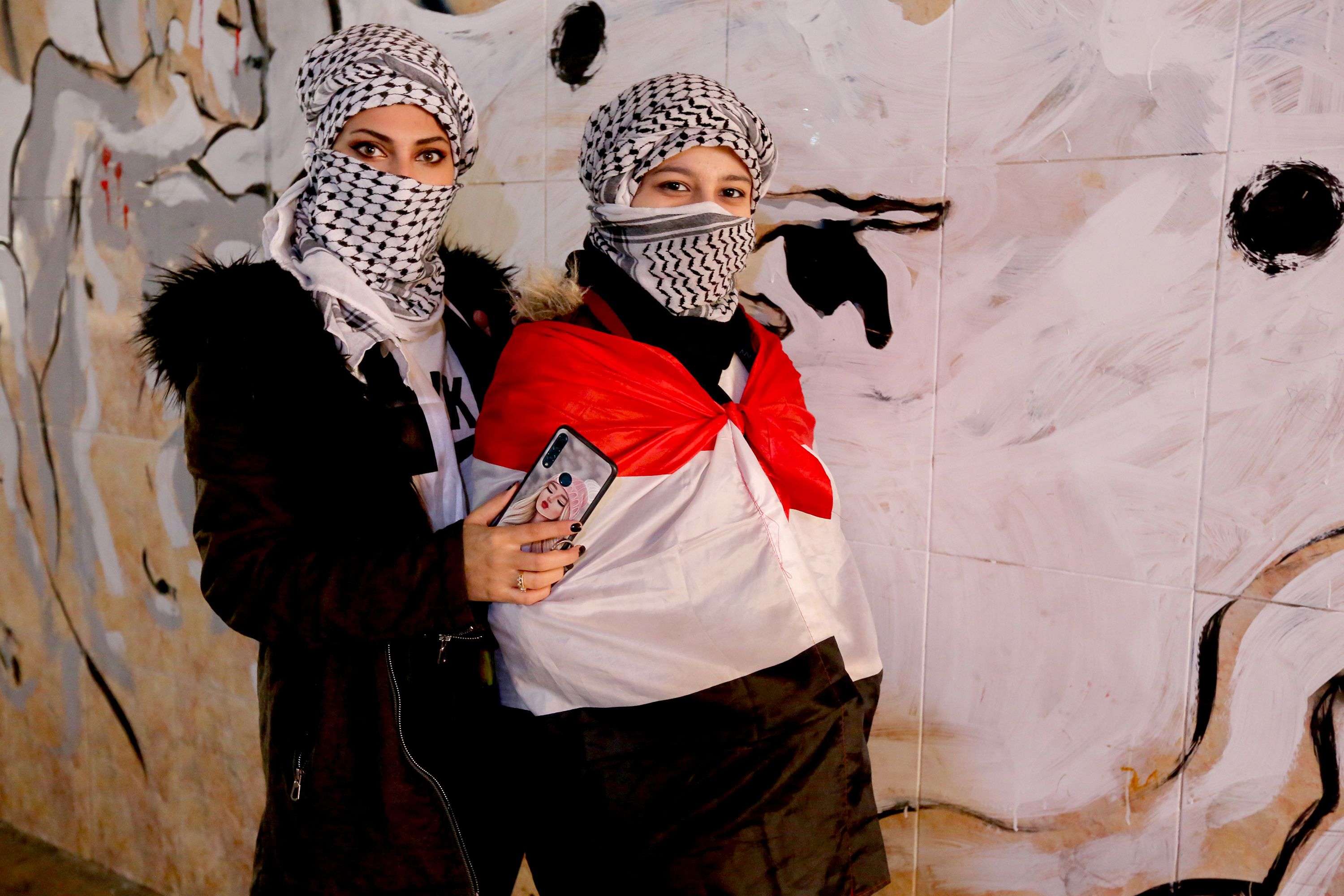انسجام علني مع مطالب المتظاهرين
