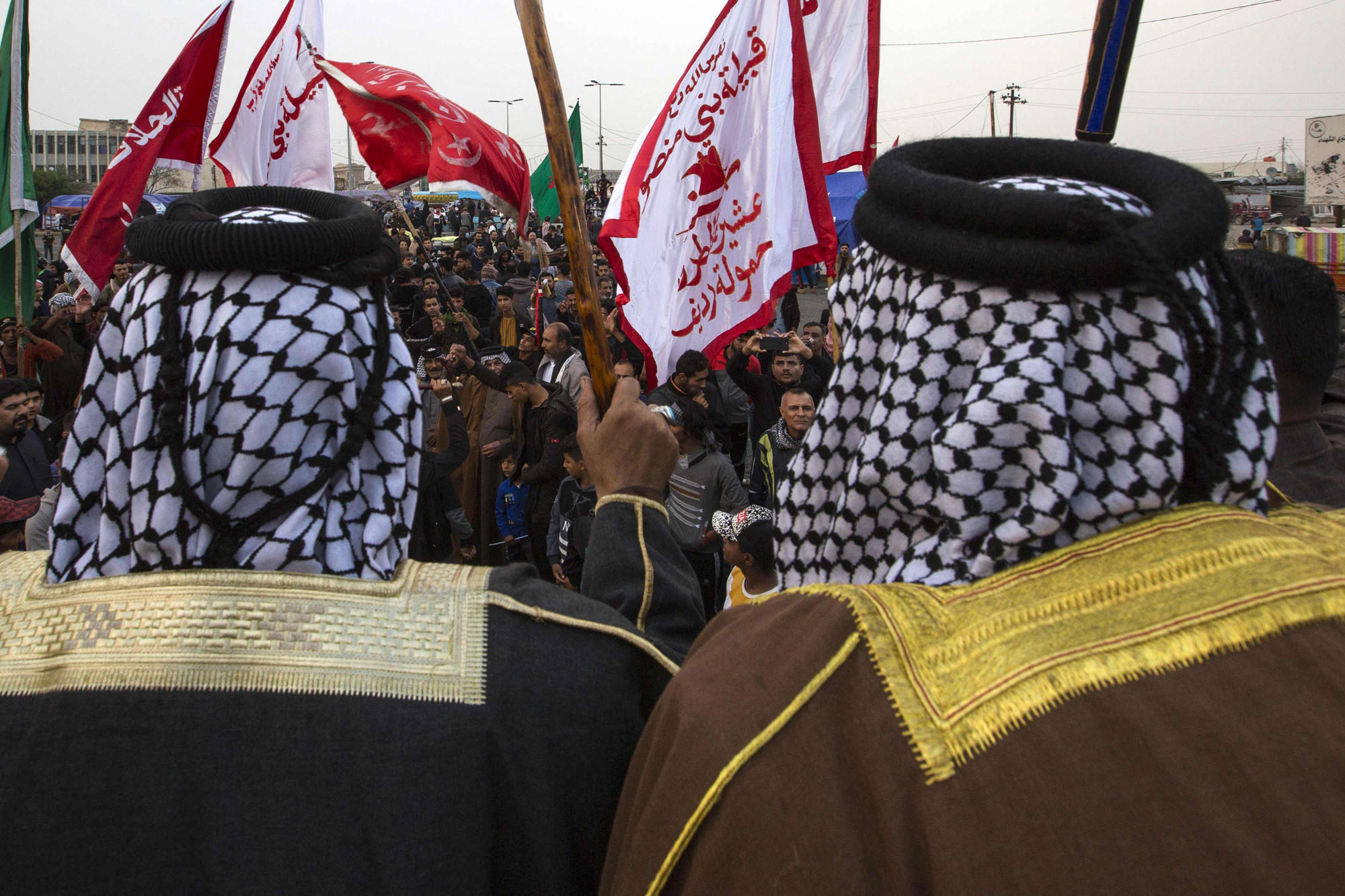 العشائر في رسالة الى السيستاني: إما أن تتدخل او سنحمل السلاح