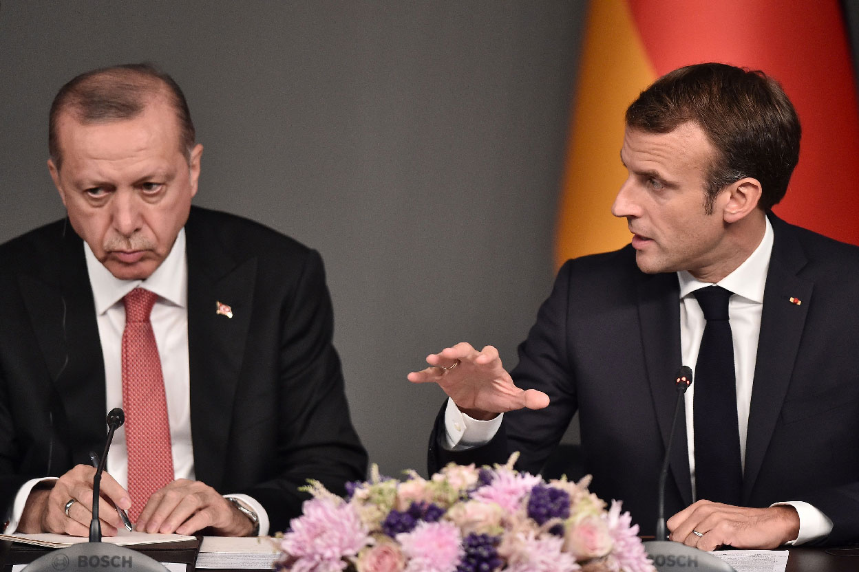 Turkish President Recep Tayyip Erdogan (L) listens to France's President Emmanuel Macron