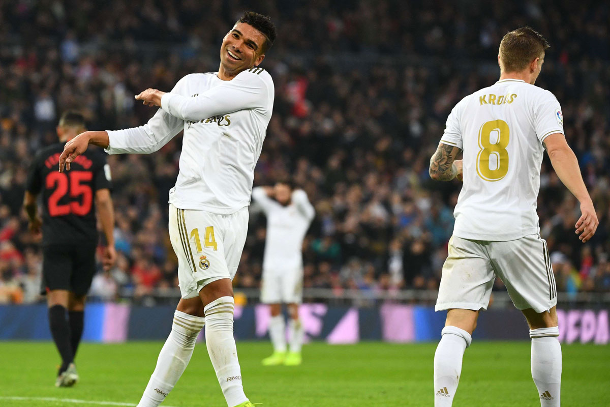 ريال يتصدر مؤقتا بفارق 3 نقاط عن برشلونة الطامح لاستعادتها بفارق الاهداف بحال فوزه على غرناطة