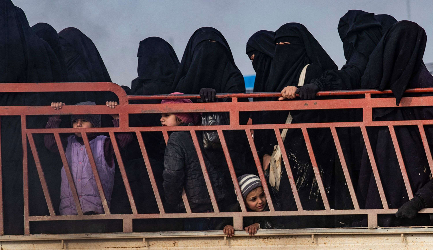 معظم زوجات الجهاديين الأجانب وأبنائهم محتجزون في مخيمات لجوء خاضعة للمسلحين الأكراد