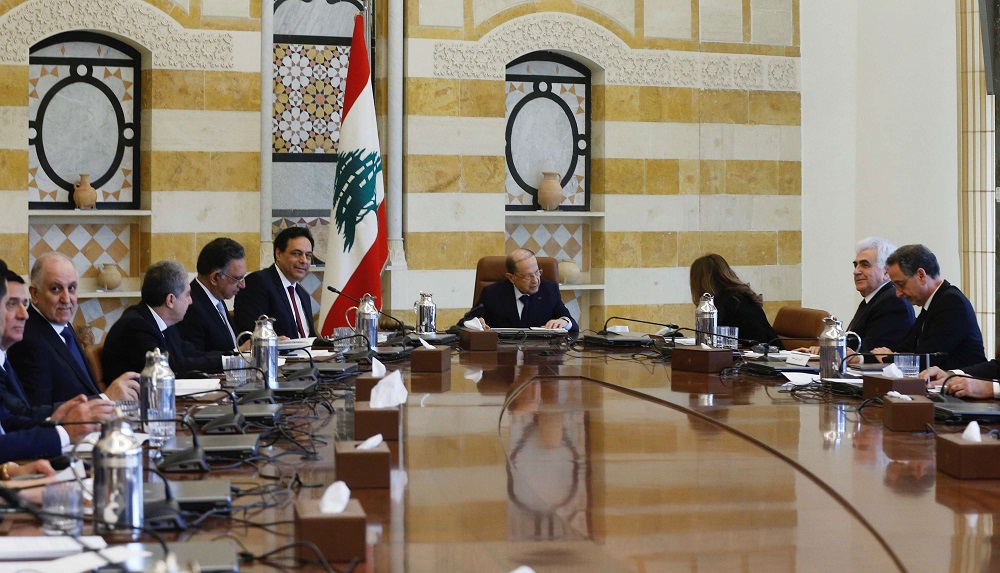 عون يتراس حكومة دياب