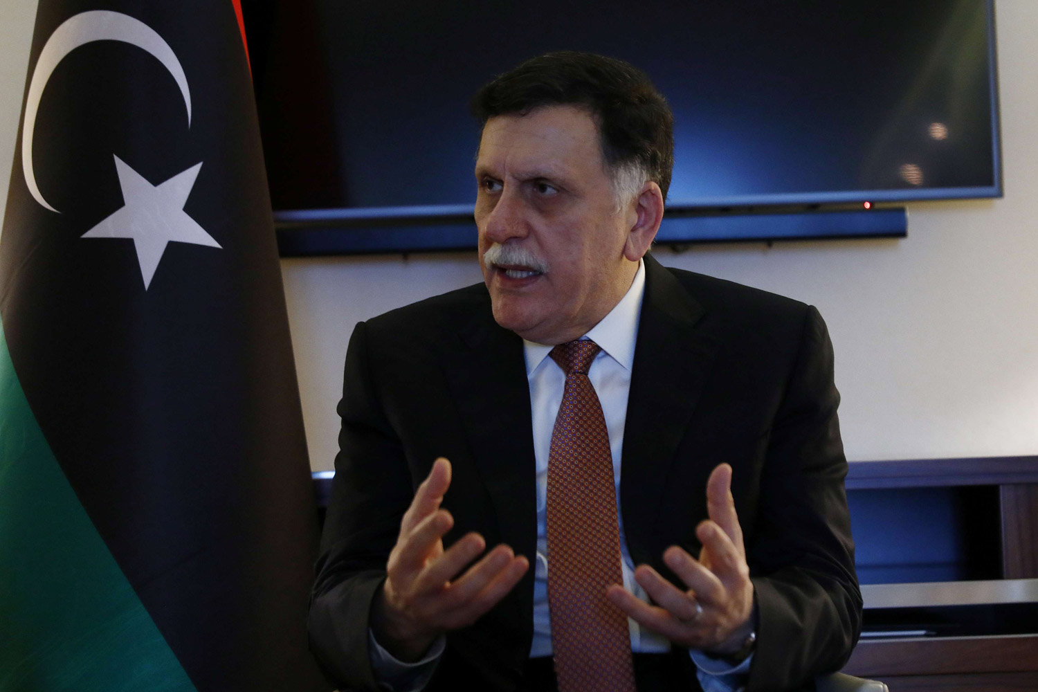 السراج يضع ليبيا في كف الفوضى والإرهاب