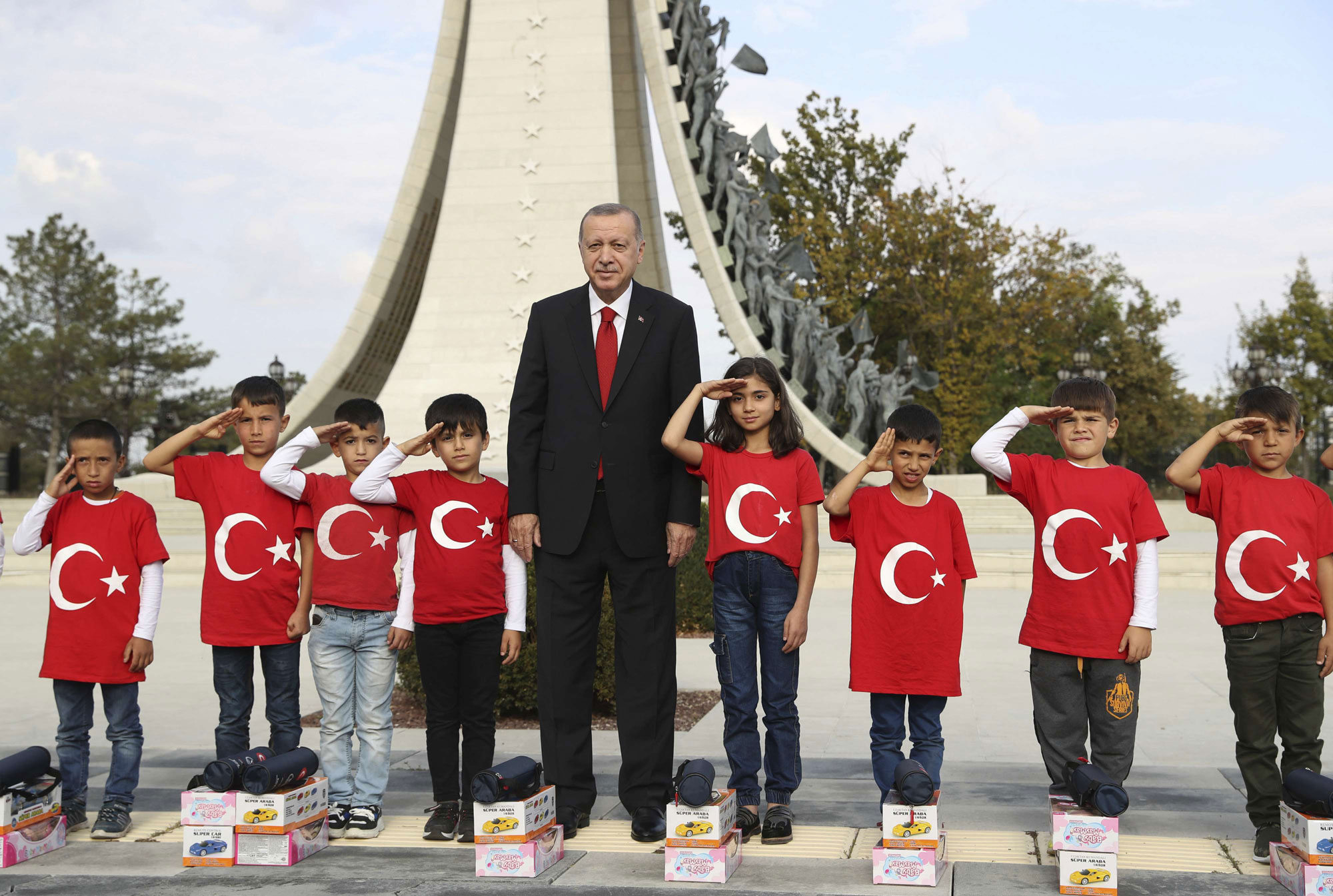 أردوغان يستميل الأتراك بمناهج تعليمية ترسخ أفكار حزبه