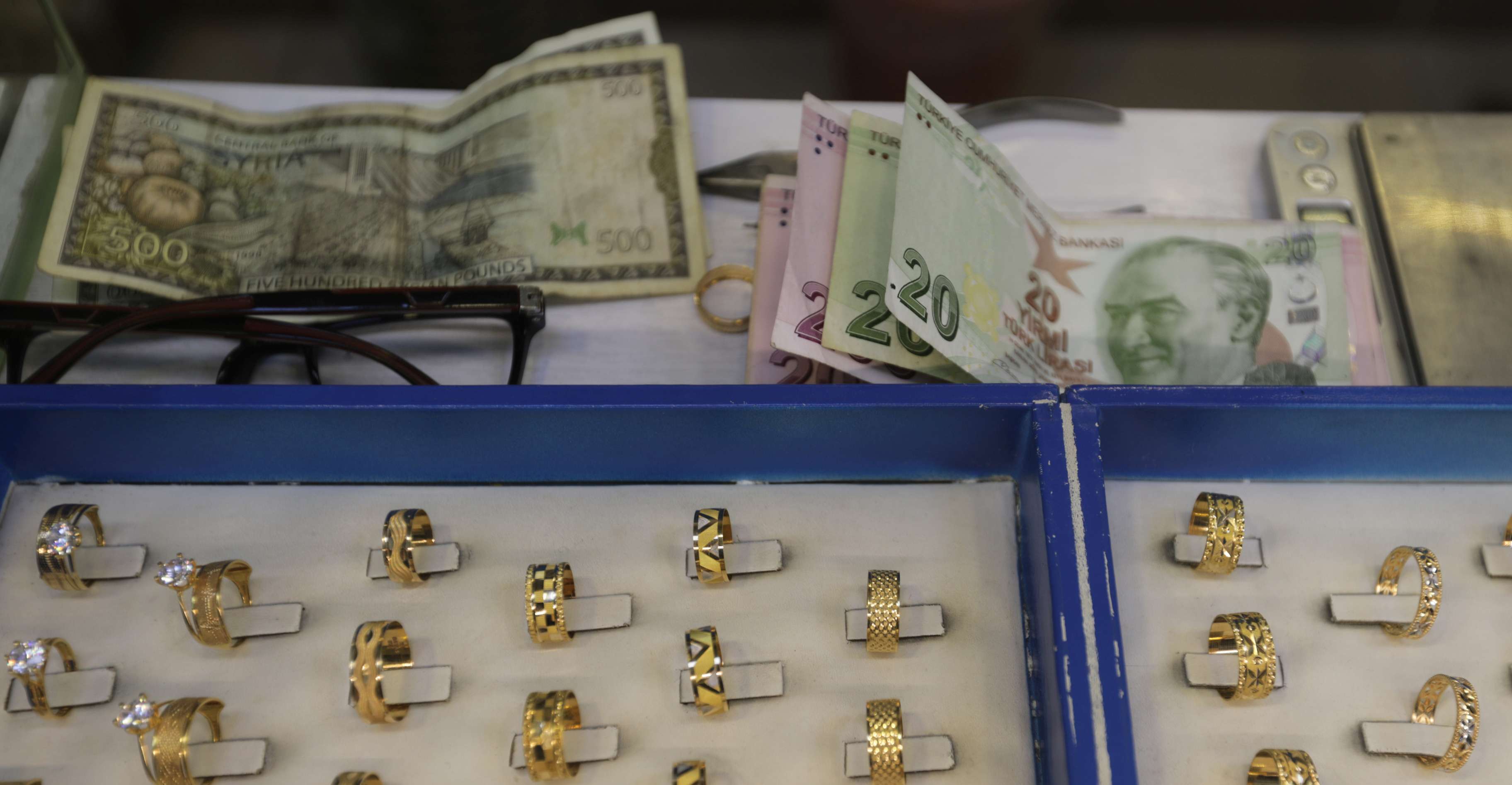 كل التعاملات في معظم شمال سوريا أصبحت بالليرة التركية