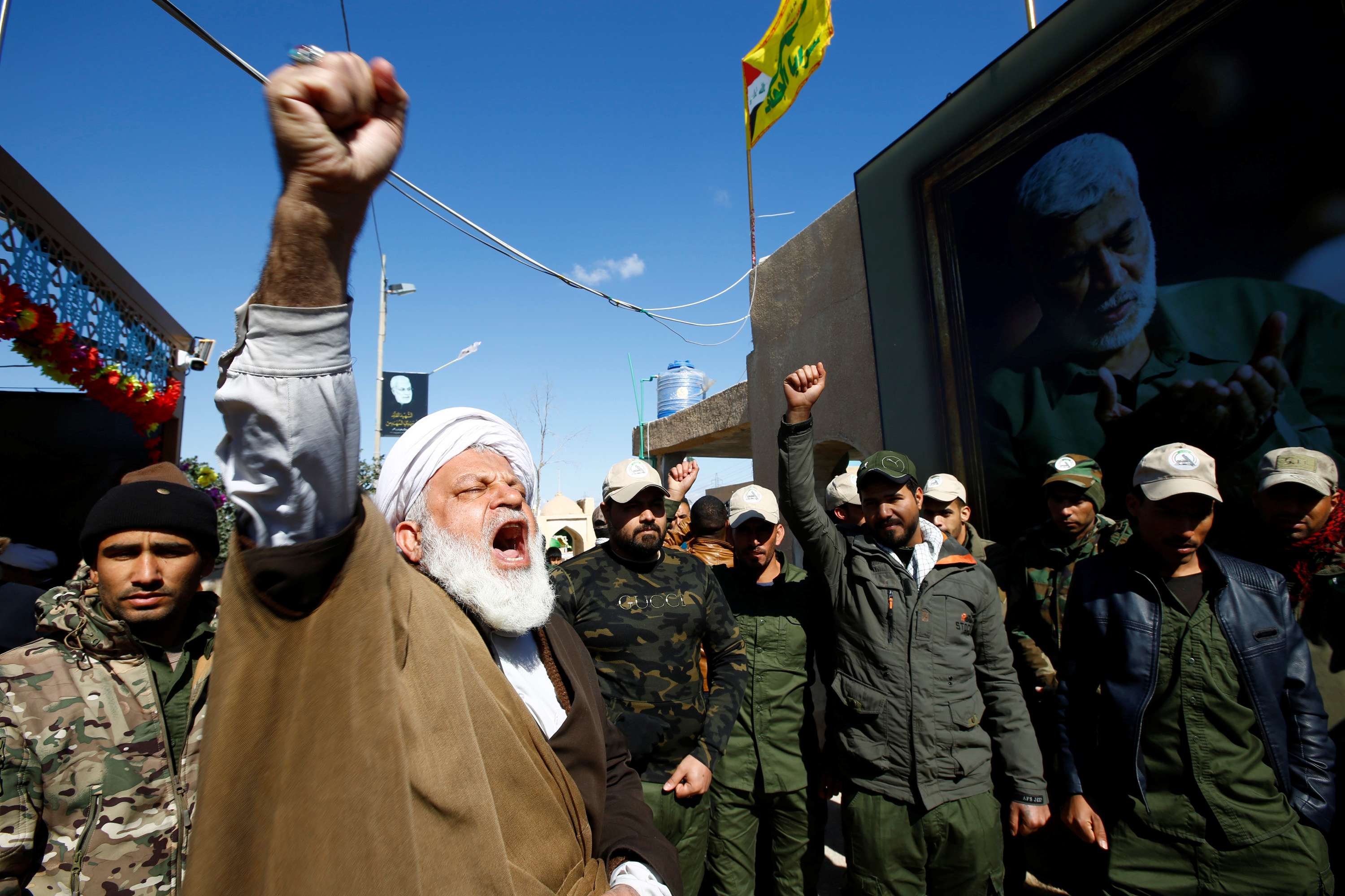 ايران تدعي سعيها ايجاد وساطة مع دول الخليج في وقت تدعم فيه ميليشيات طائفية