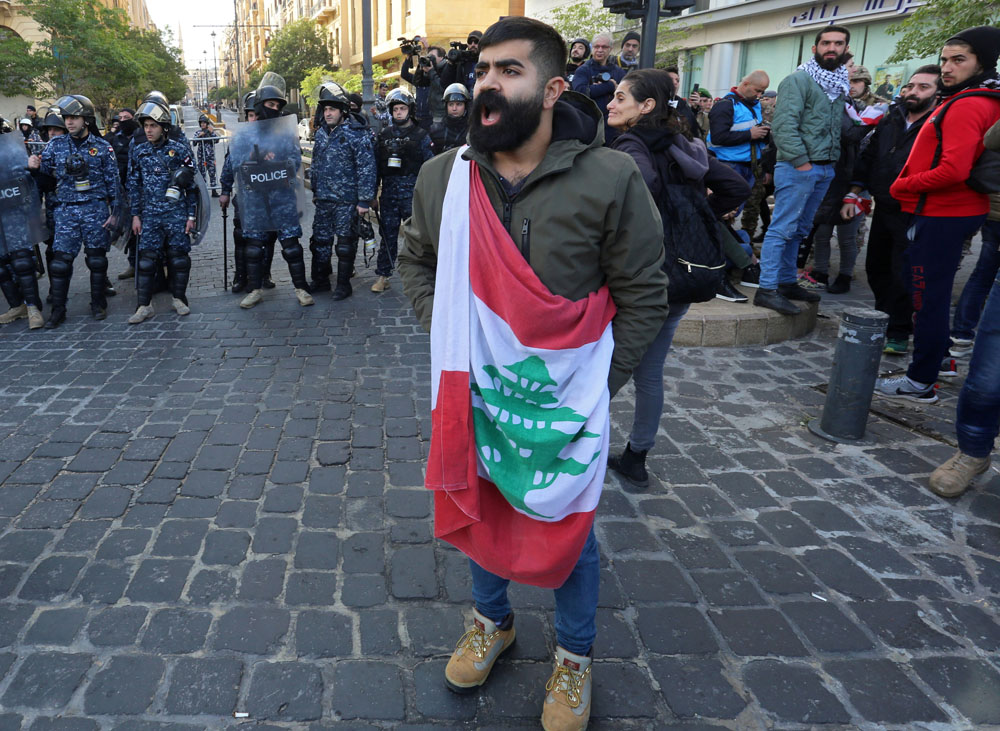 هل في وسع الحكومة الجديدة مواكبة مطالب المتظاهرين