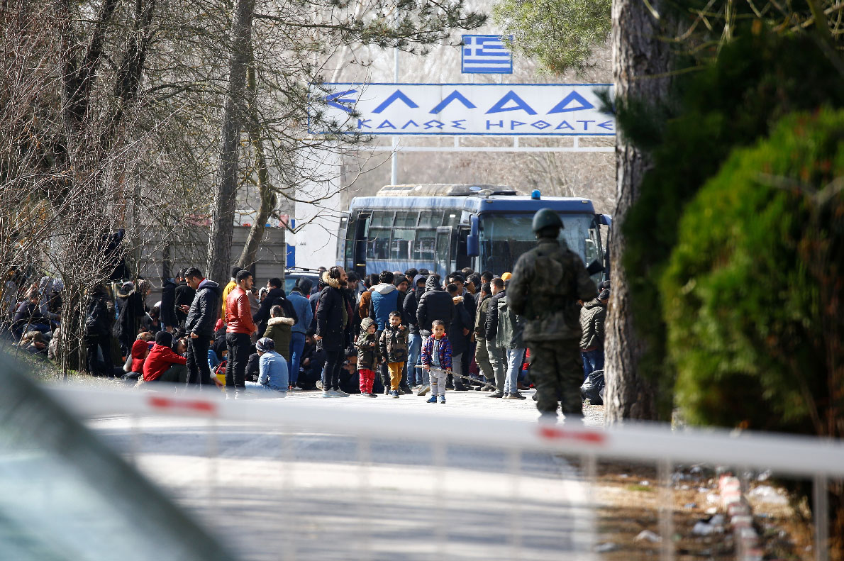 A group of asylum seekers wait in the no man's land between Turkey and Greece