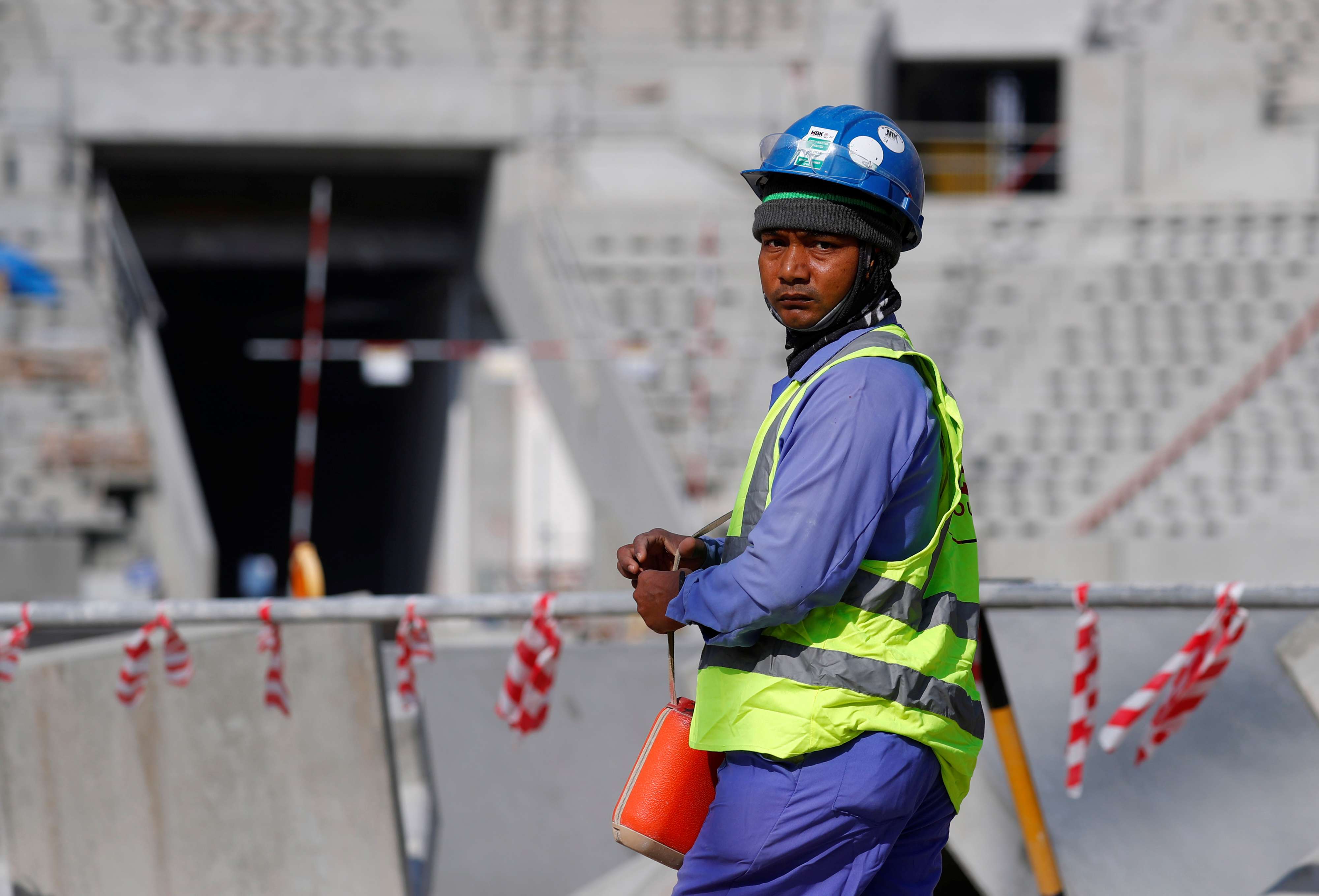 قطر تعترف بحالة وفاة واحدة مرتبطة بالعمل