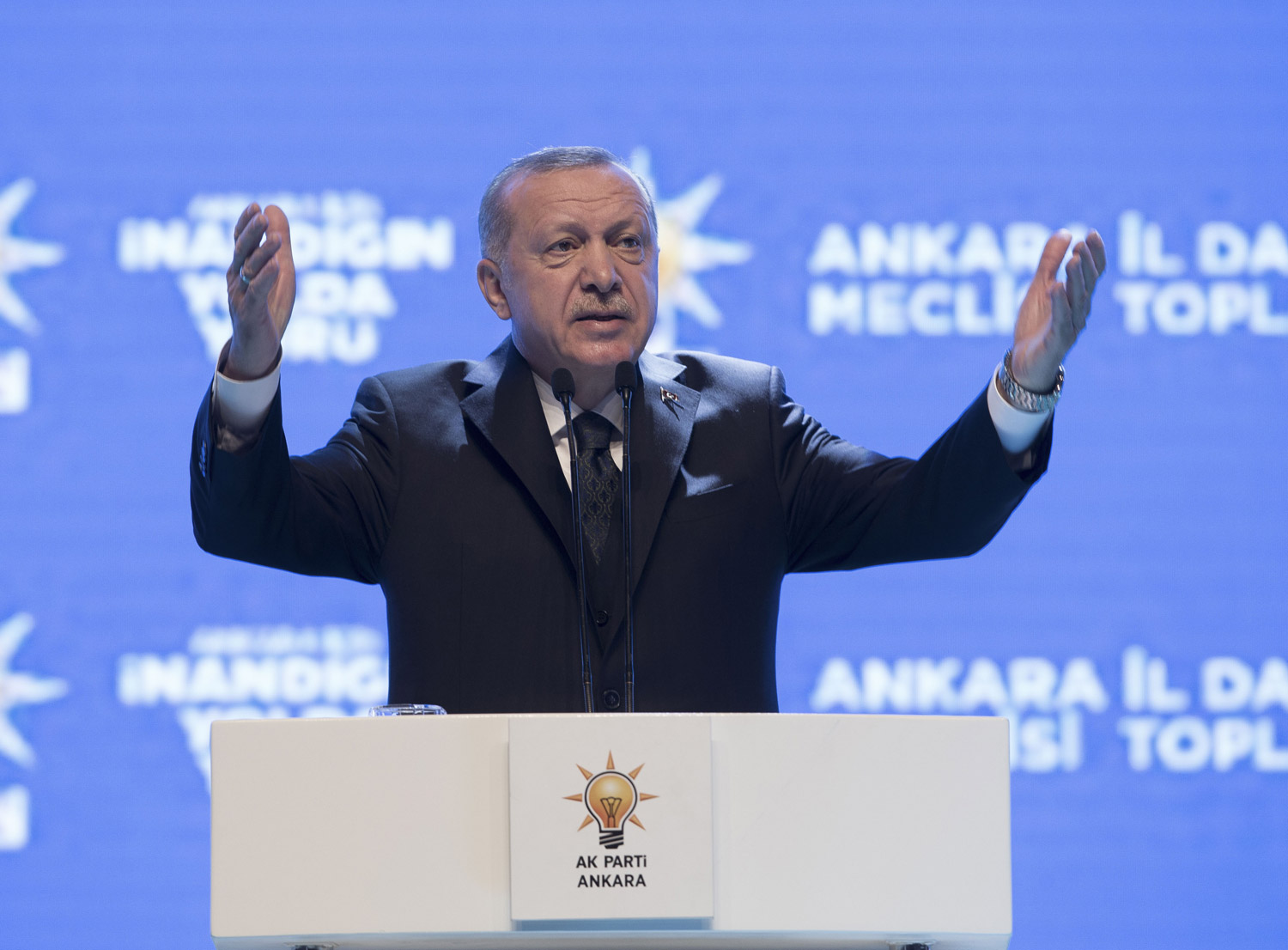 ملف إنساني يوضفه أردوغان كلما ضاقت السبل أمامه