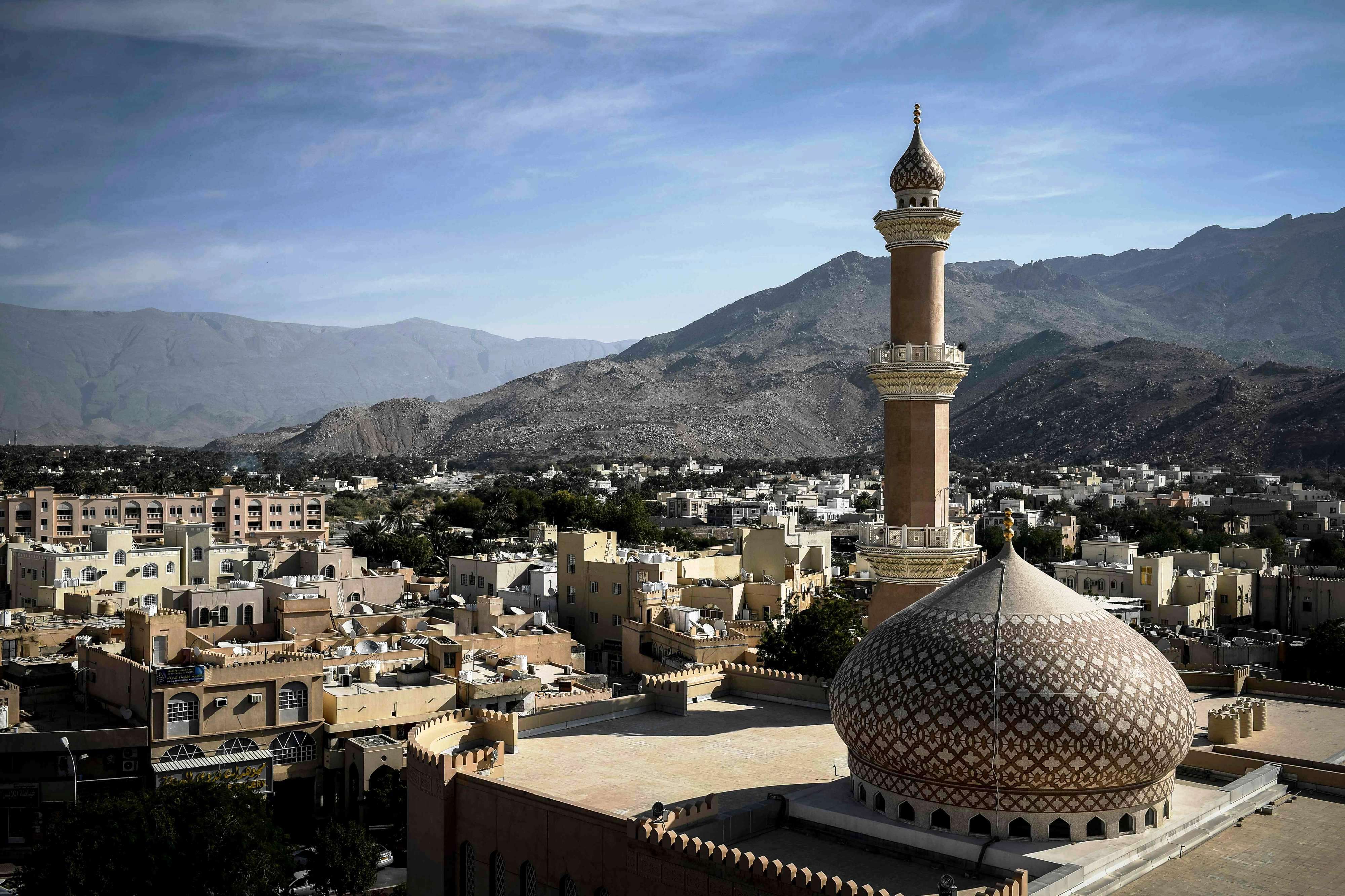 مسقط تعلق صلاة الجمعة حتى إشعار آخر تخوفا من انتشار كوفيد-19 