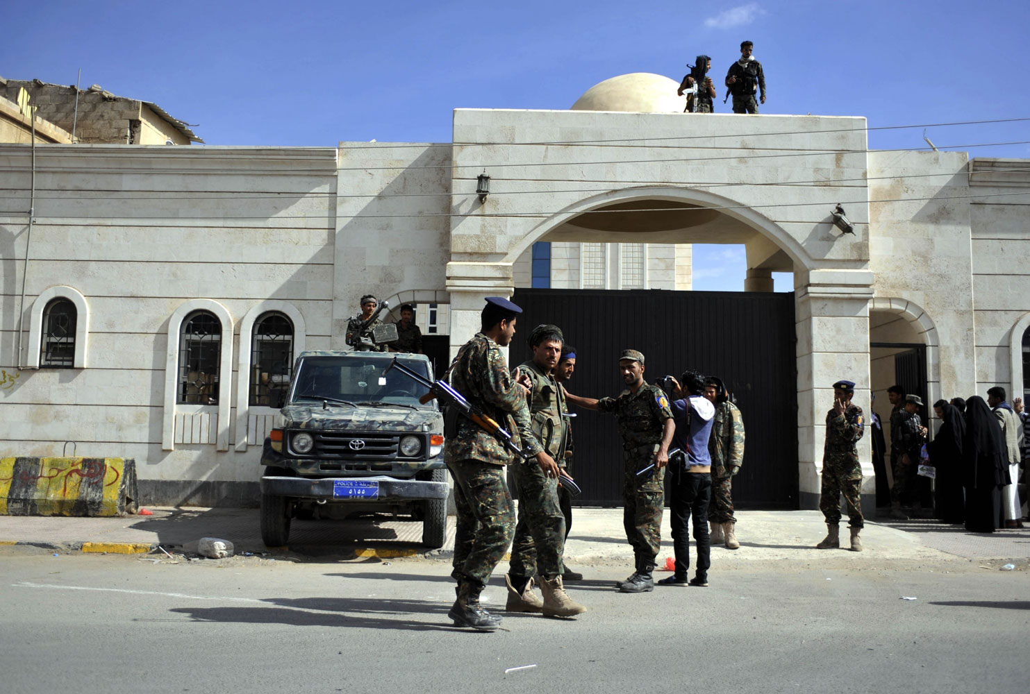 الحوثيون يضطهدون الأبرياء لمجرد انتمائاتهم الدينية