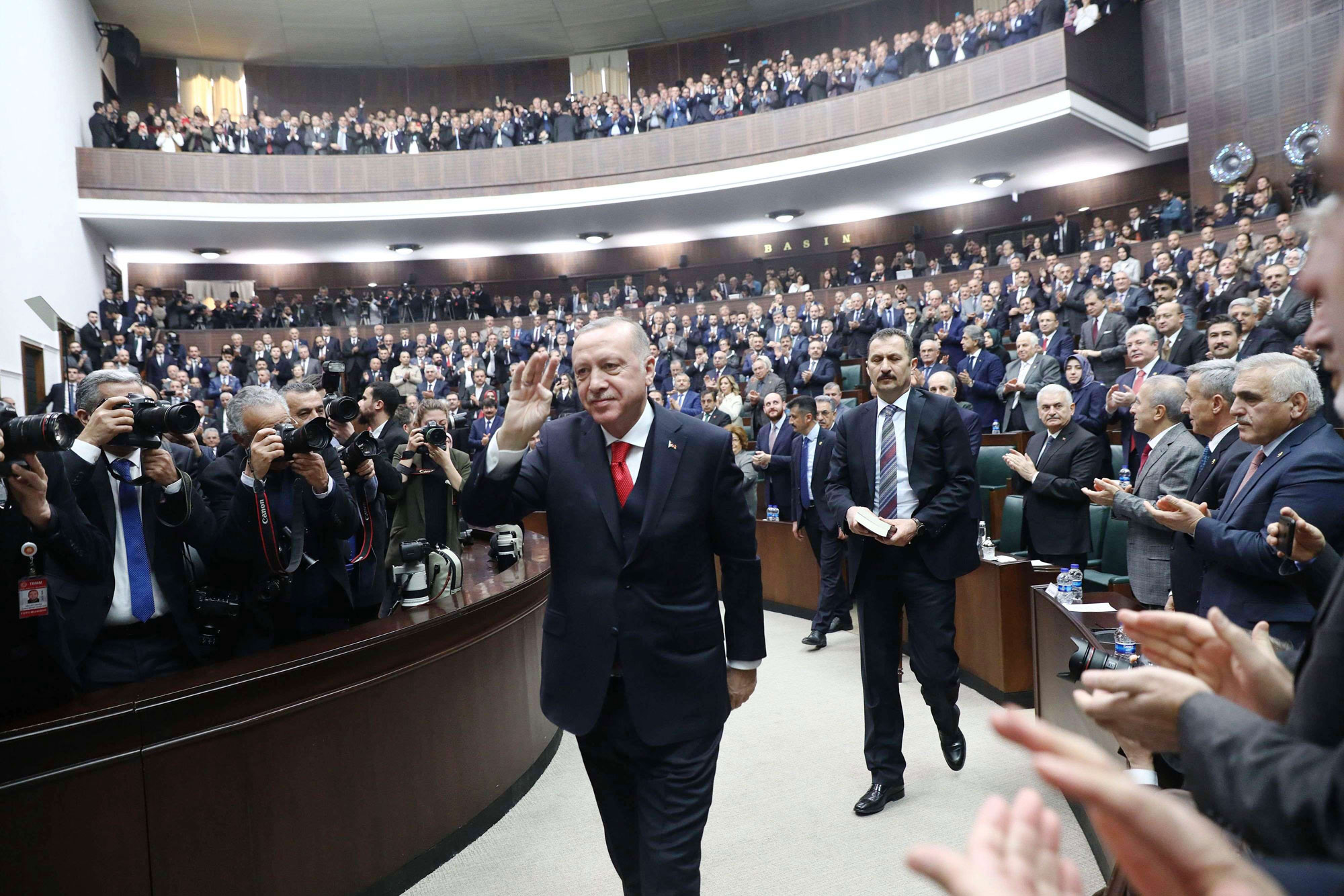 أردوغان ينهك تركيا بتدخلاته العسكرية في سوريا وليبيا