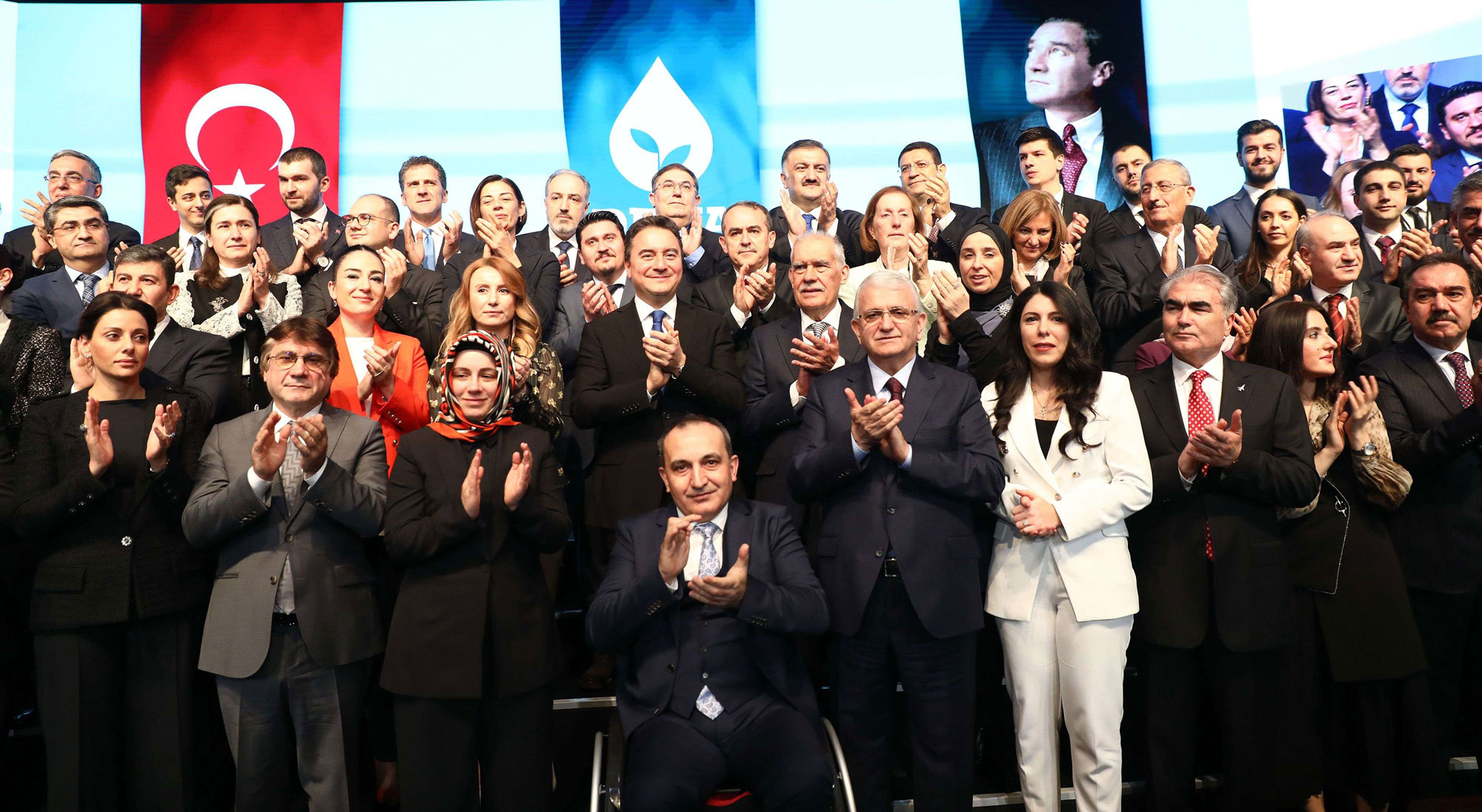 حزب باباجان يطرق أبواب الساحة السياسية التركية على وقع أكثر من أزمة يواجهها أردوغان