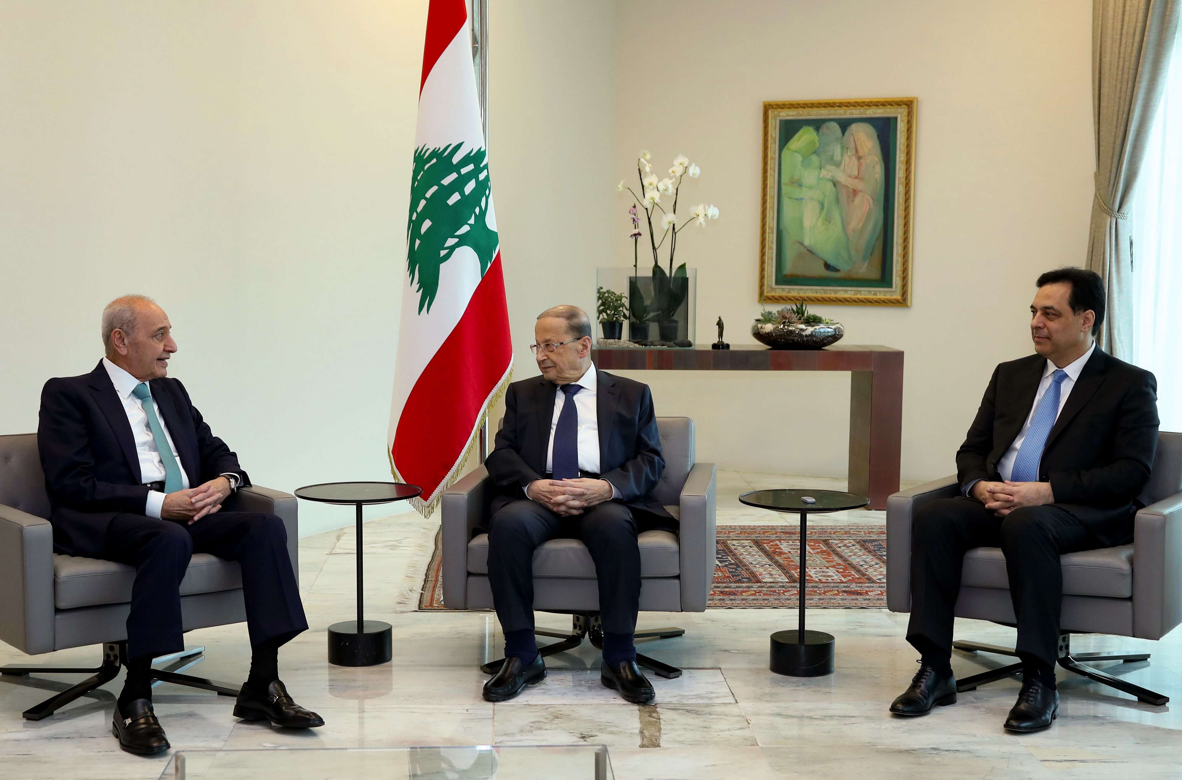 الرؤساء الثلاث يتفقون على تعليق السداد