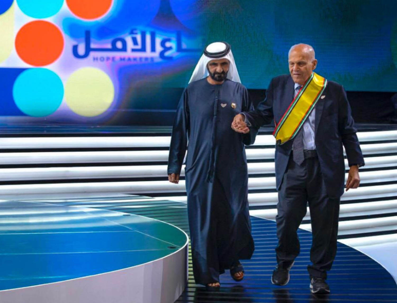 مجدي يعقوب مكرما من محمد بن راشد