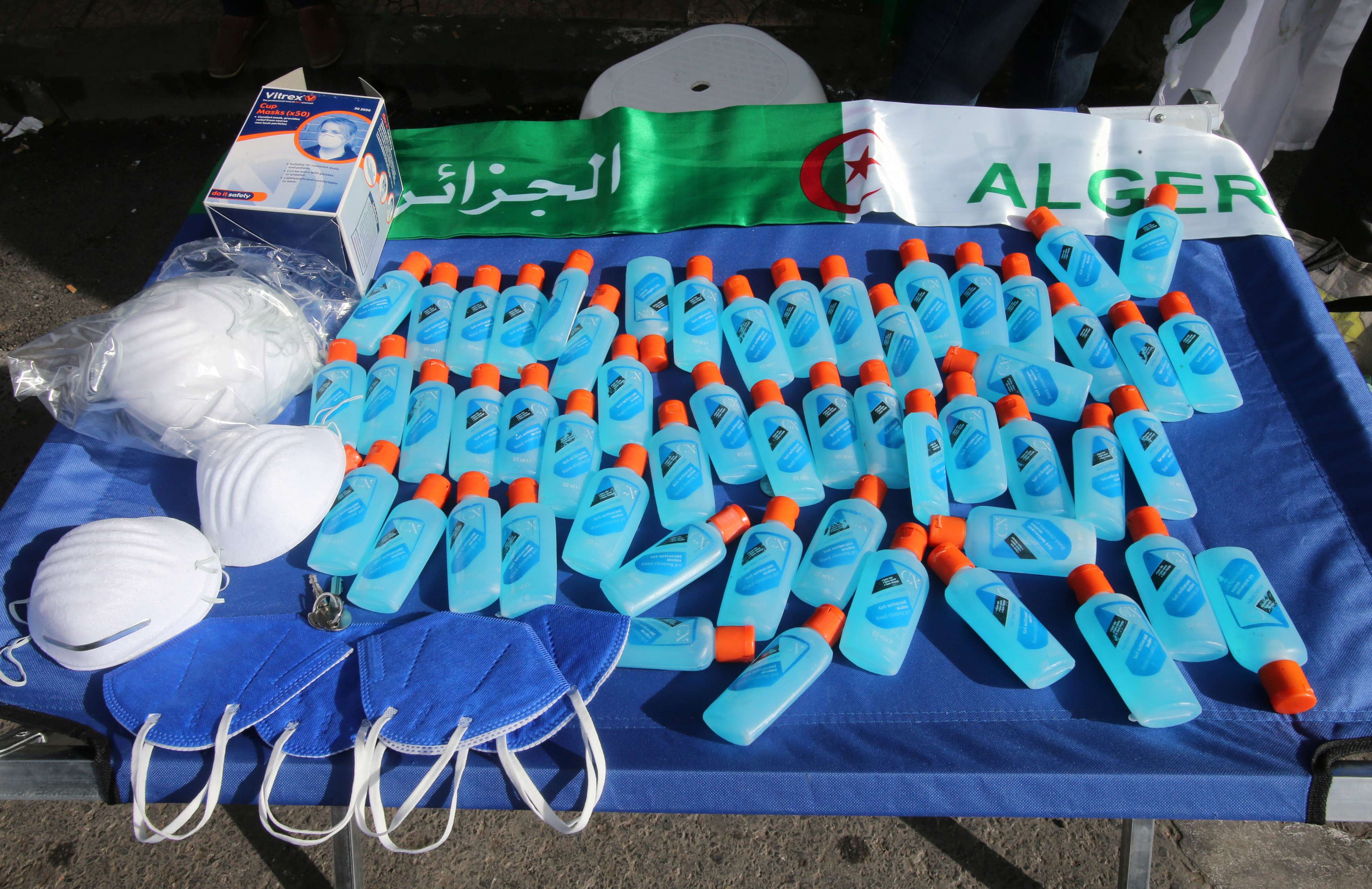 المحتجون في الجزائر اخذوا احتياطاتهم الصحية