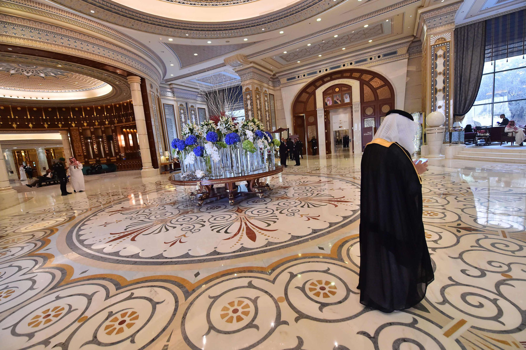 السعودية تنهي مرحلة ريتز كارلتون وتبدأ بملاحقة فساد الموظفين