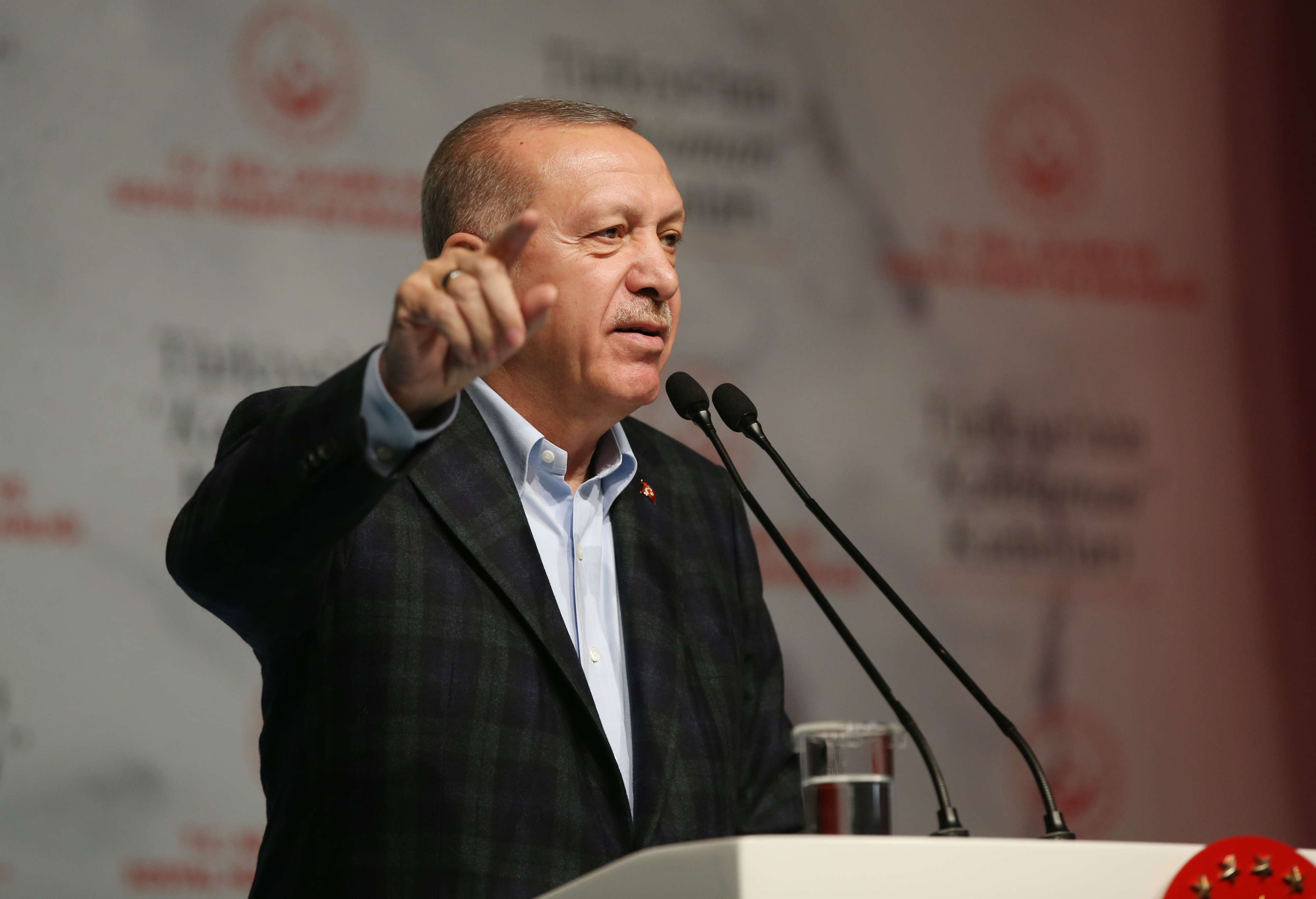اردوغان يدافع عن حقوق المرأة على طريقته