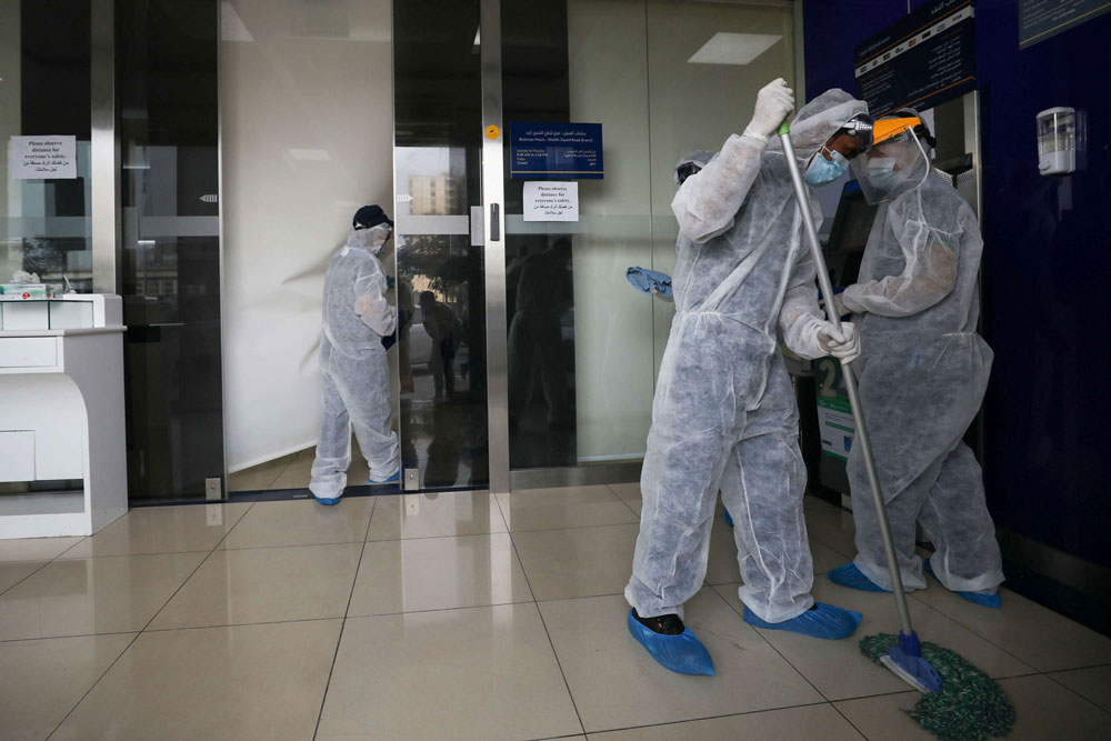 الإمارات تدشن حملة تعقيم ضخمة توقيا من كورنا