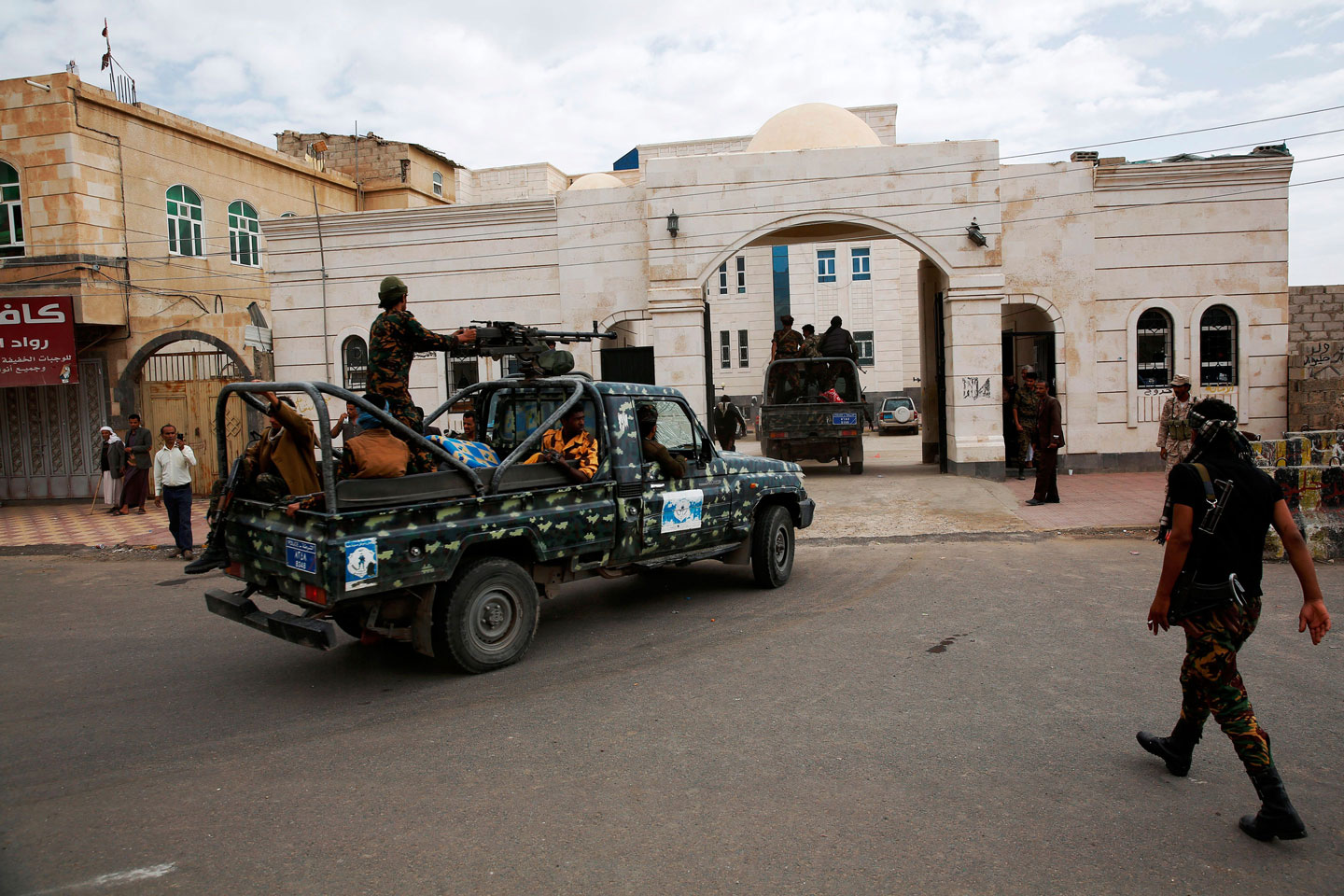 الميليشيات الحوثية المسلحة تقف وراء الأحكام الجائرة في اليمن