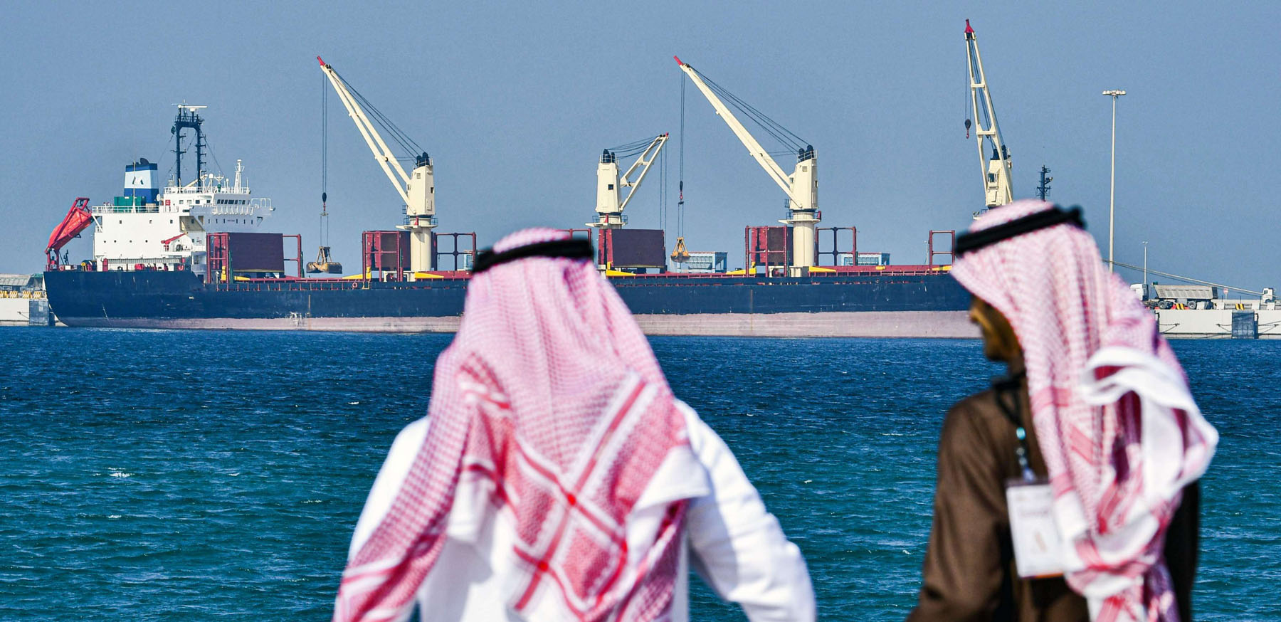 شوارع وطرقات العاصمة السعودية خالية من روادها